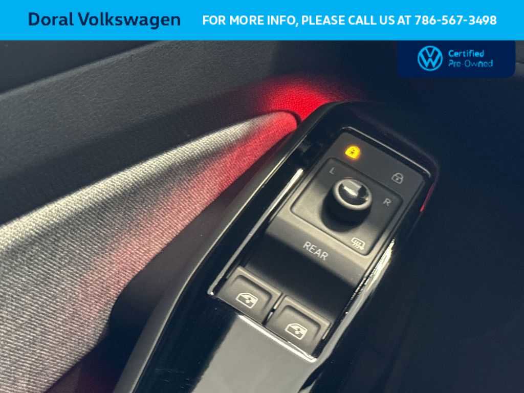 Used 2023 Volkswagen ID.4 Pro image 17