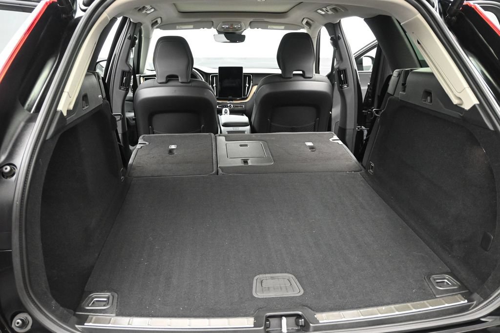 Used 2026 Volvo XC60 B5 Plus AWD/4WD image 19