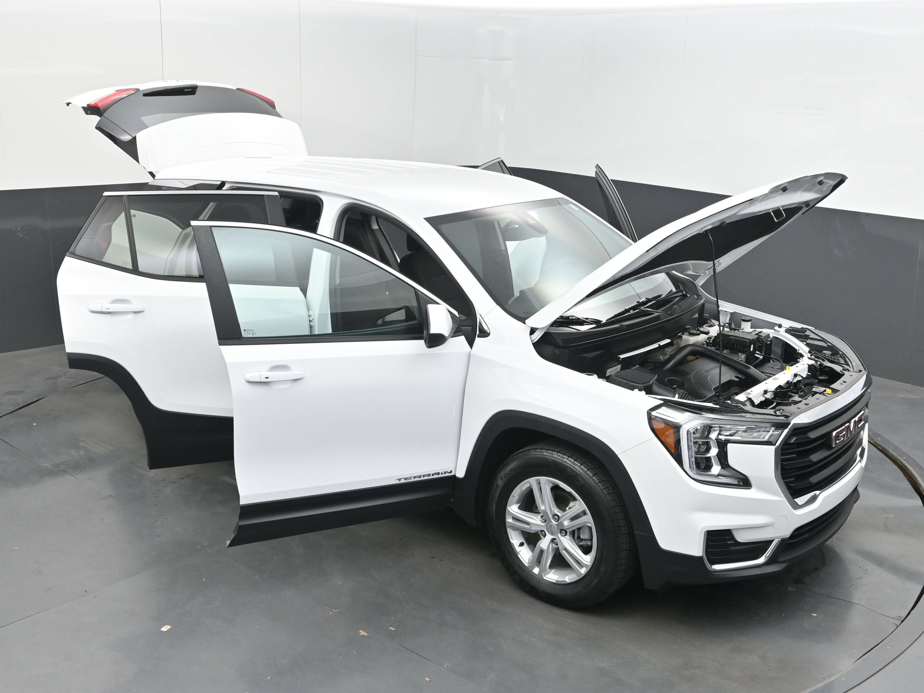 Used 2024 GMC Terrain SLE FWD image 39