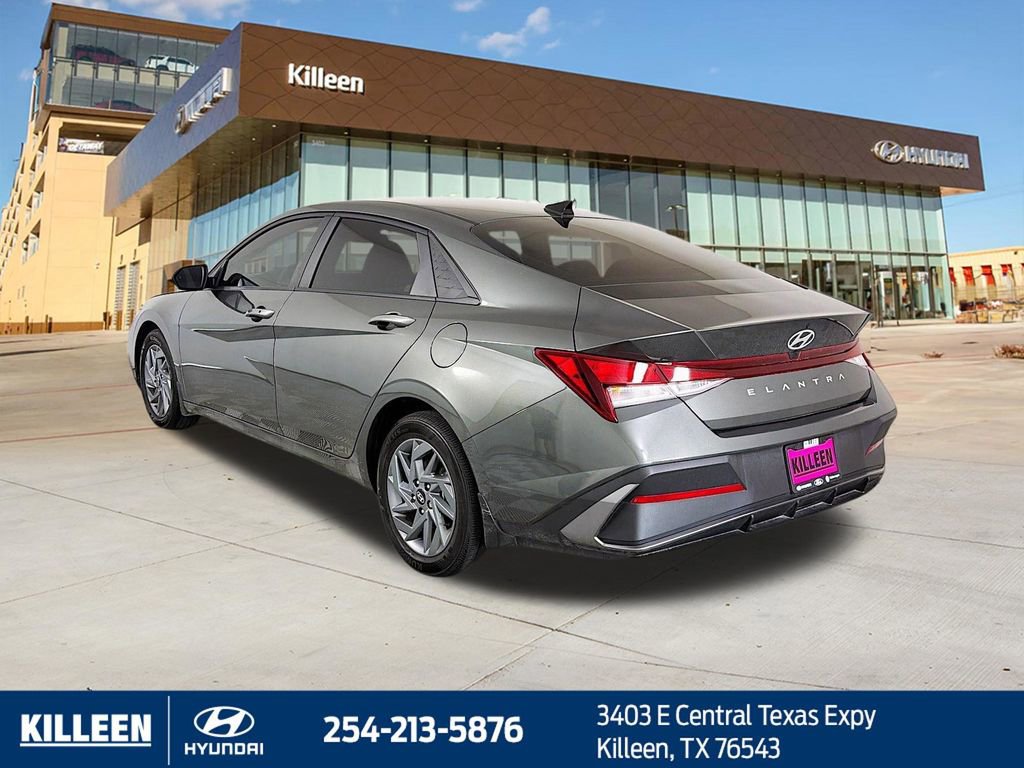 Used 2024 Hyundai Elantra SEL FWD image 5
