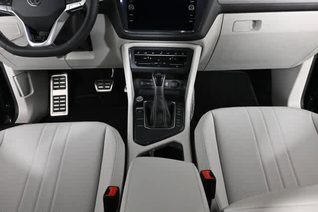 Used 2023 Volkswagen Tiguan SE R-Line FWD image 16