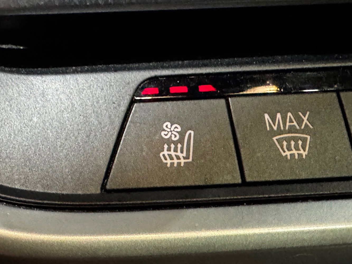 Used 2020 BMW X7 xDrive40i w/ Premium Package image 33