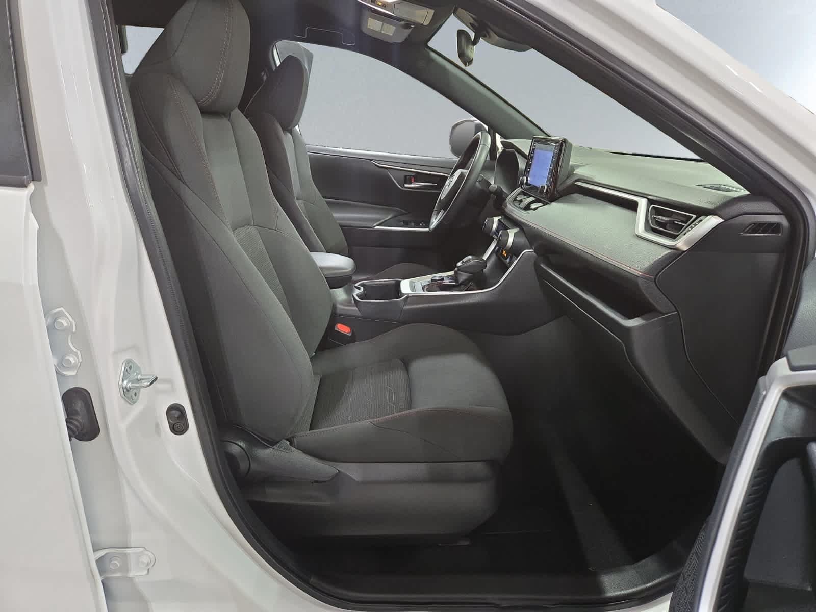 Used 2022 Toyota RAV4 SE w/ Carpet Mat Package (TMS) AWD/4WD image 20