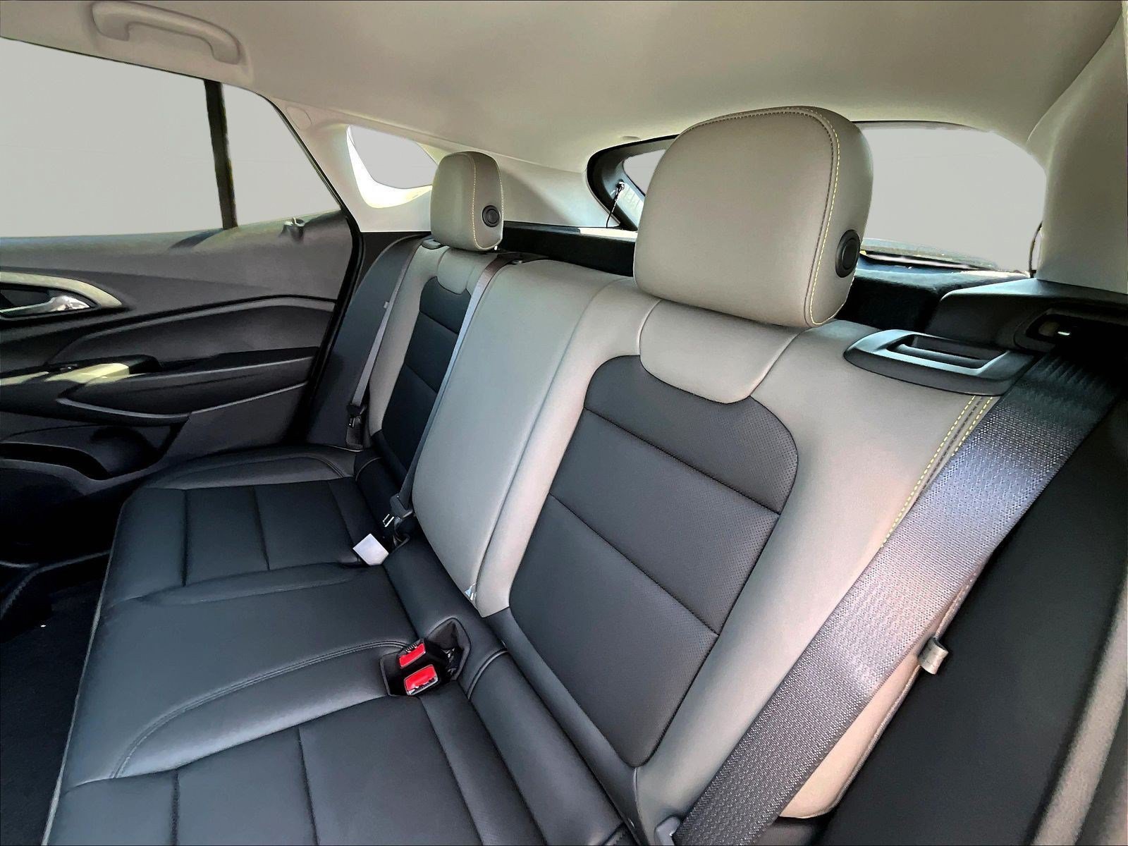 New 2026 Chevrolet Trax ACTIV w/ Driver Confidence Package FWD image 18