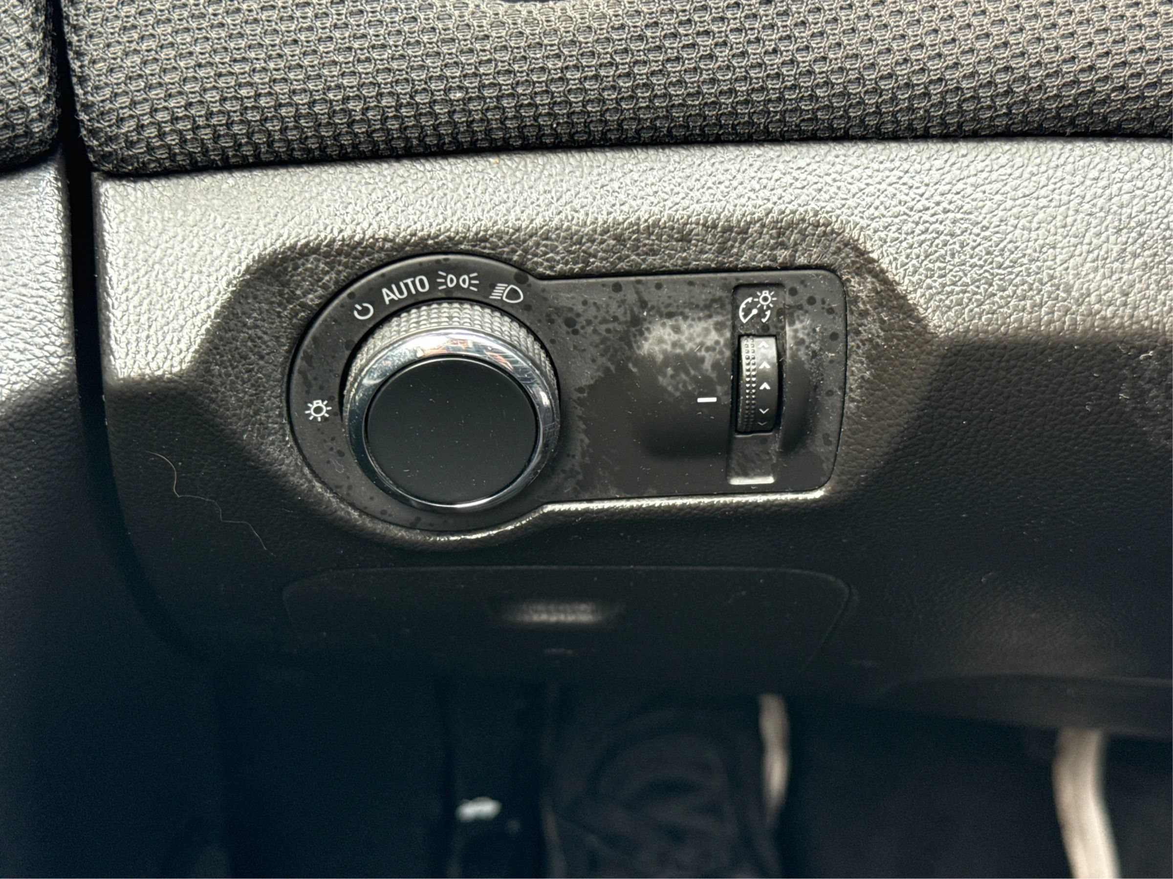 Used 2016 Chevrolet Cruze LT FWD image 18