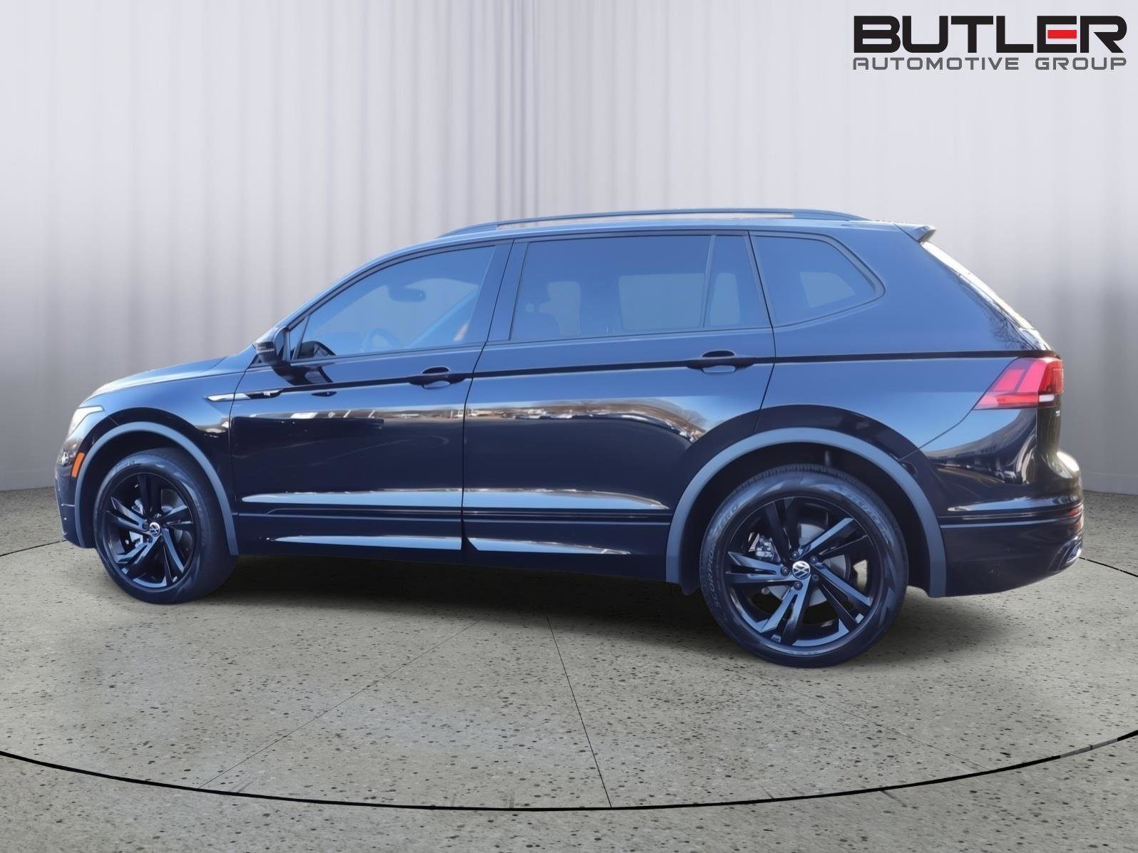 Used 2024 Volkswagen Tiguan SE R-Line image 4
