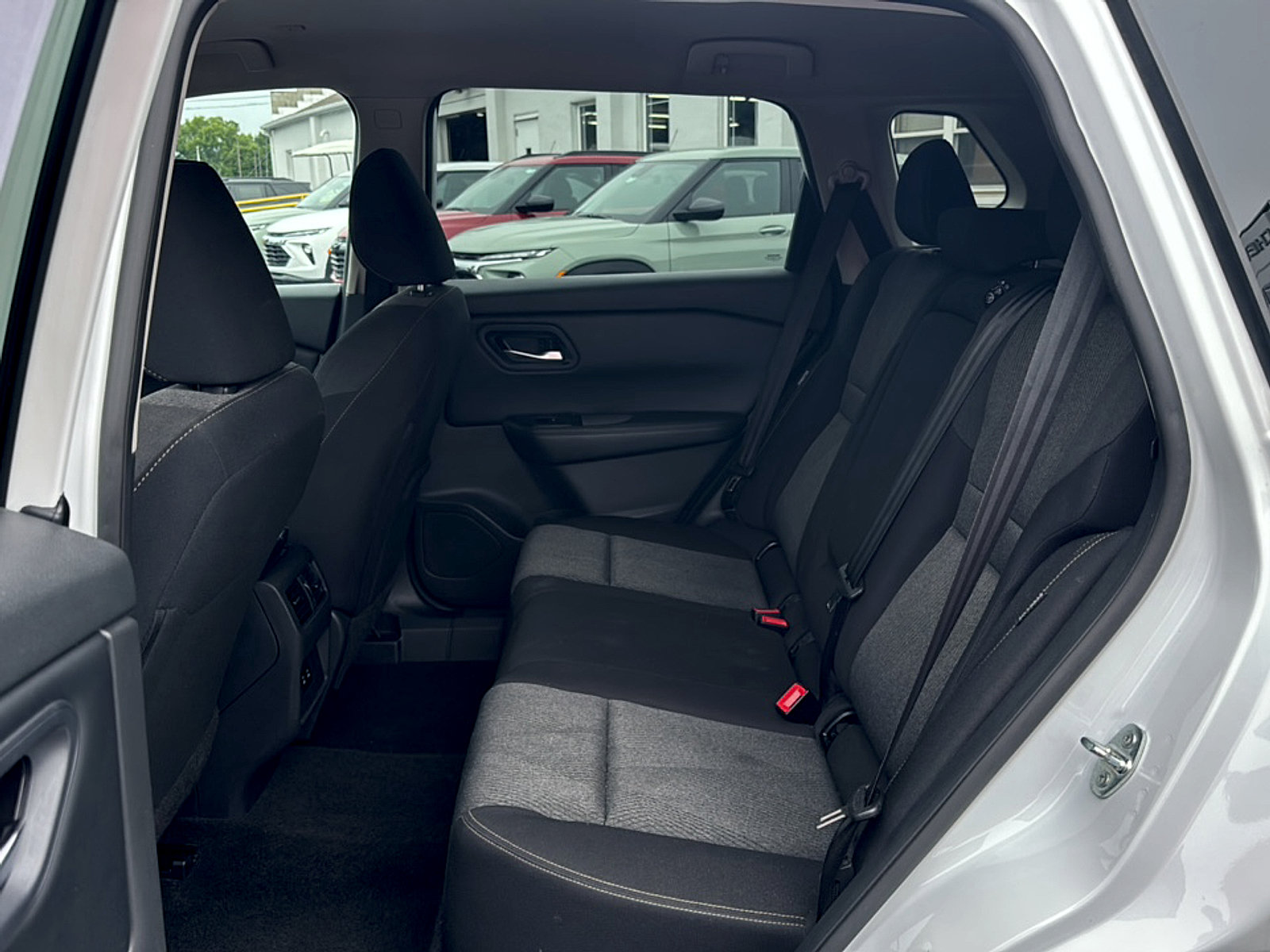 Used 2024 Nissan Rogue SV FWD image 16