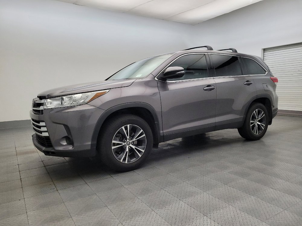 Used 2019 Toyota Highlander LE image 2