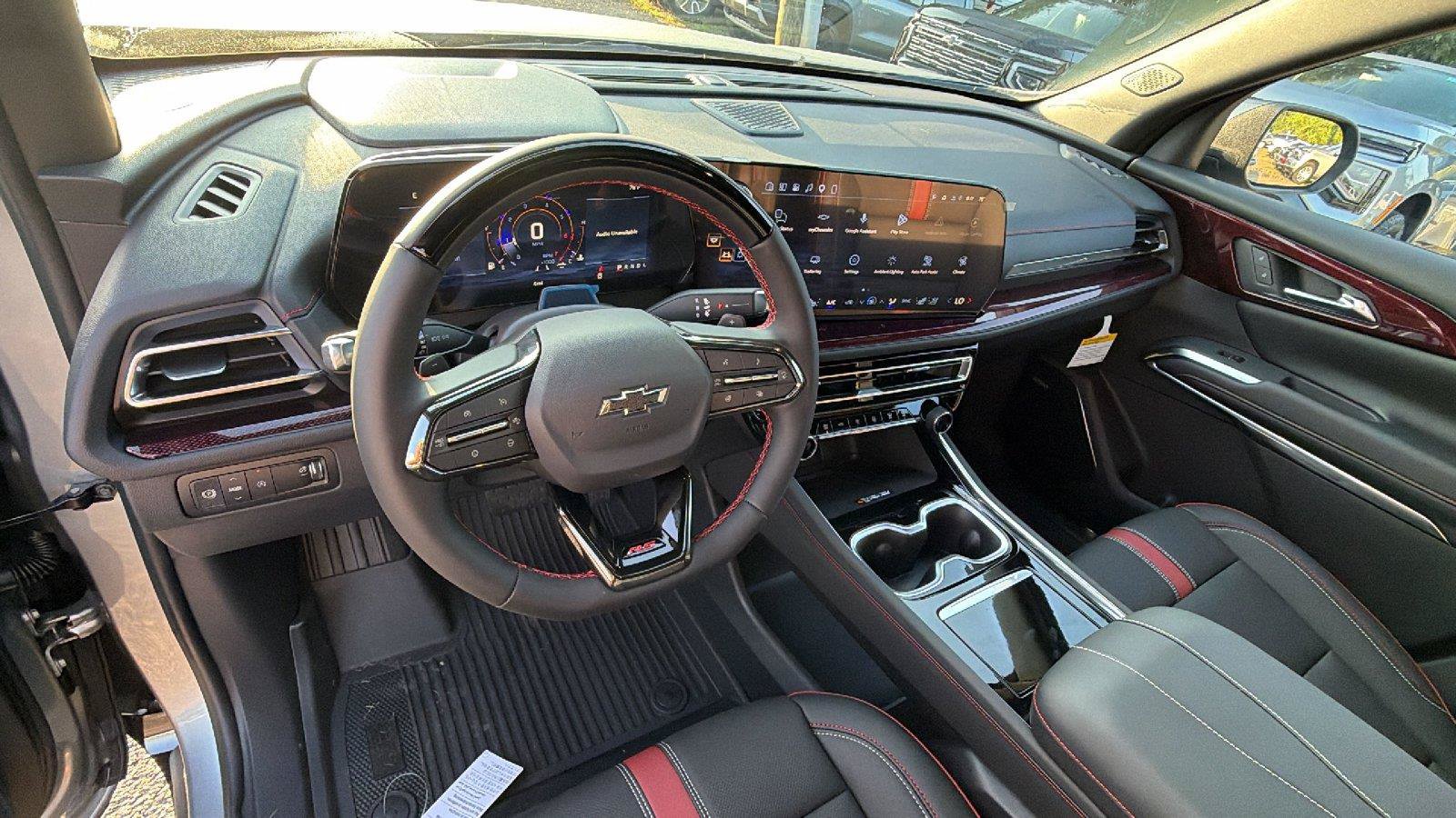 New 2027 Chevrolet Traverse RS w/ LPO, Floor Liner Package FWD image 13