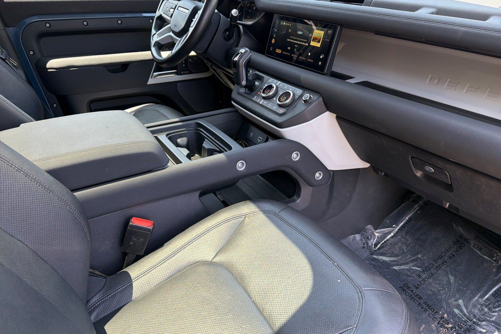 Used 2023 Land Rover Defender 110 SE AWD/4WD image 34