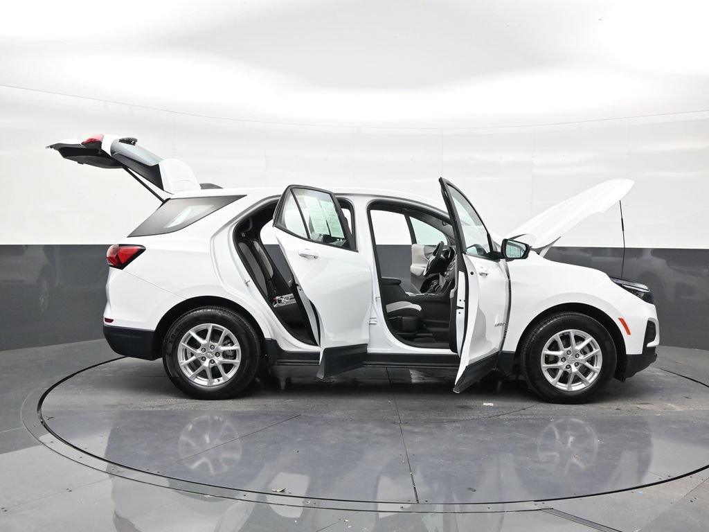 Used 2022 Chevrolet Equinox LS FWD image 29