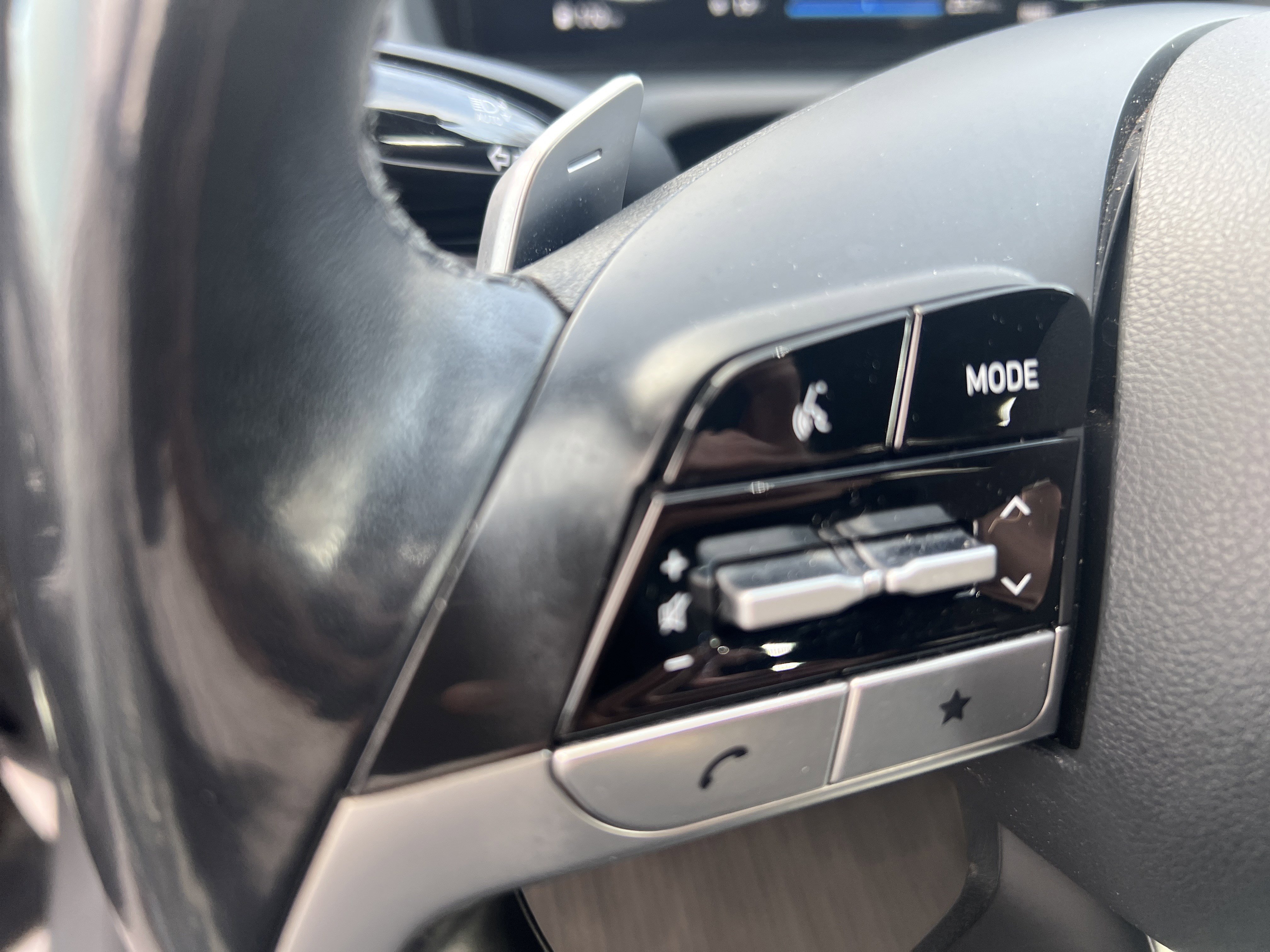 Used 2022 Hyundai Santa Cruz Limited image 12