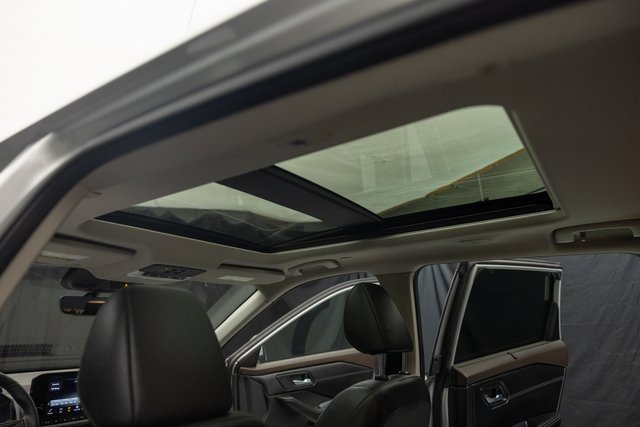 Used 2023 Nissan Rogue SL w/ SL Premium Package image 19