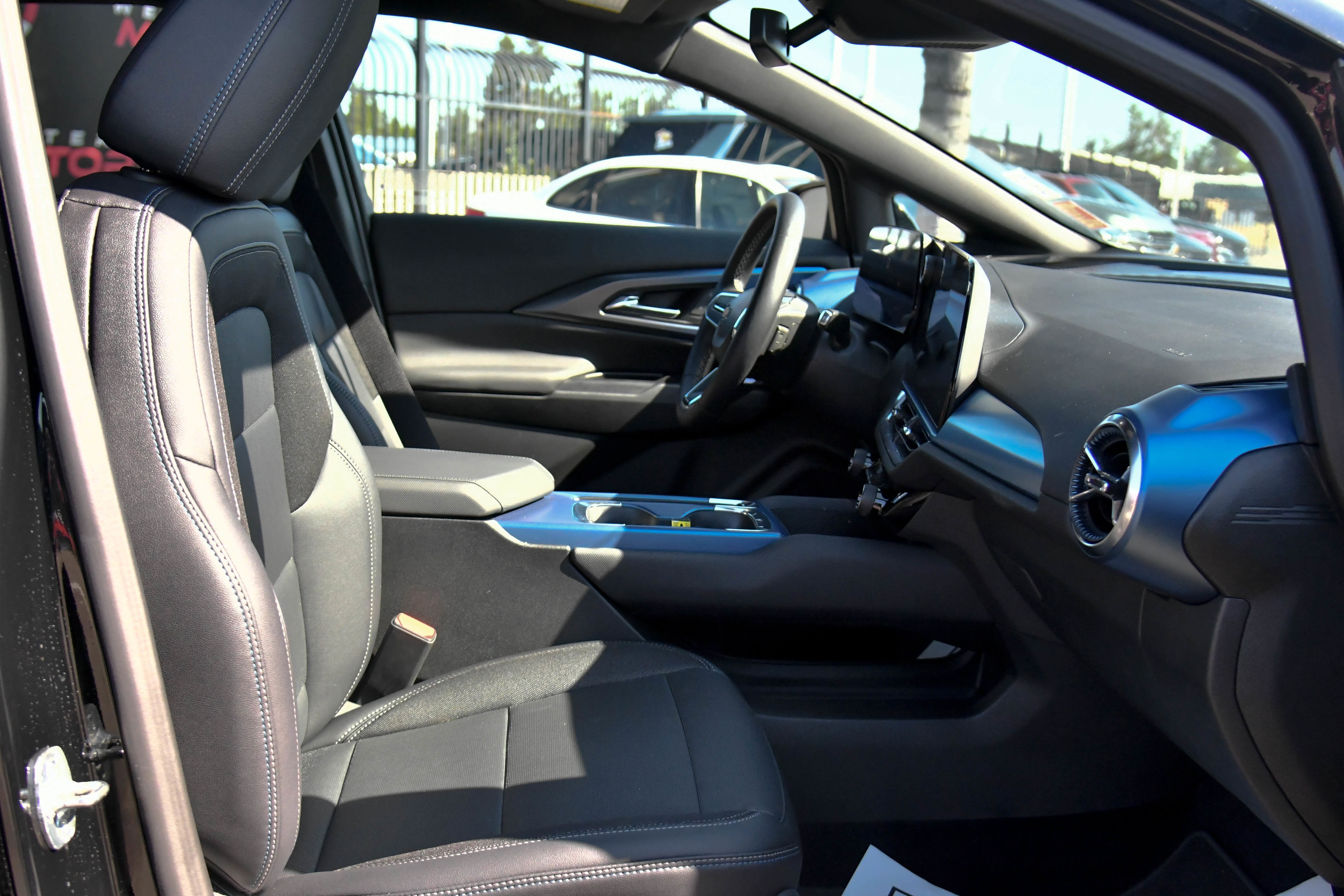 Used 2025 Chevrolet Equinox EV LT FWD image 54