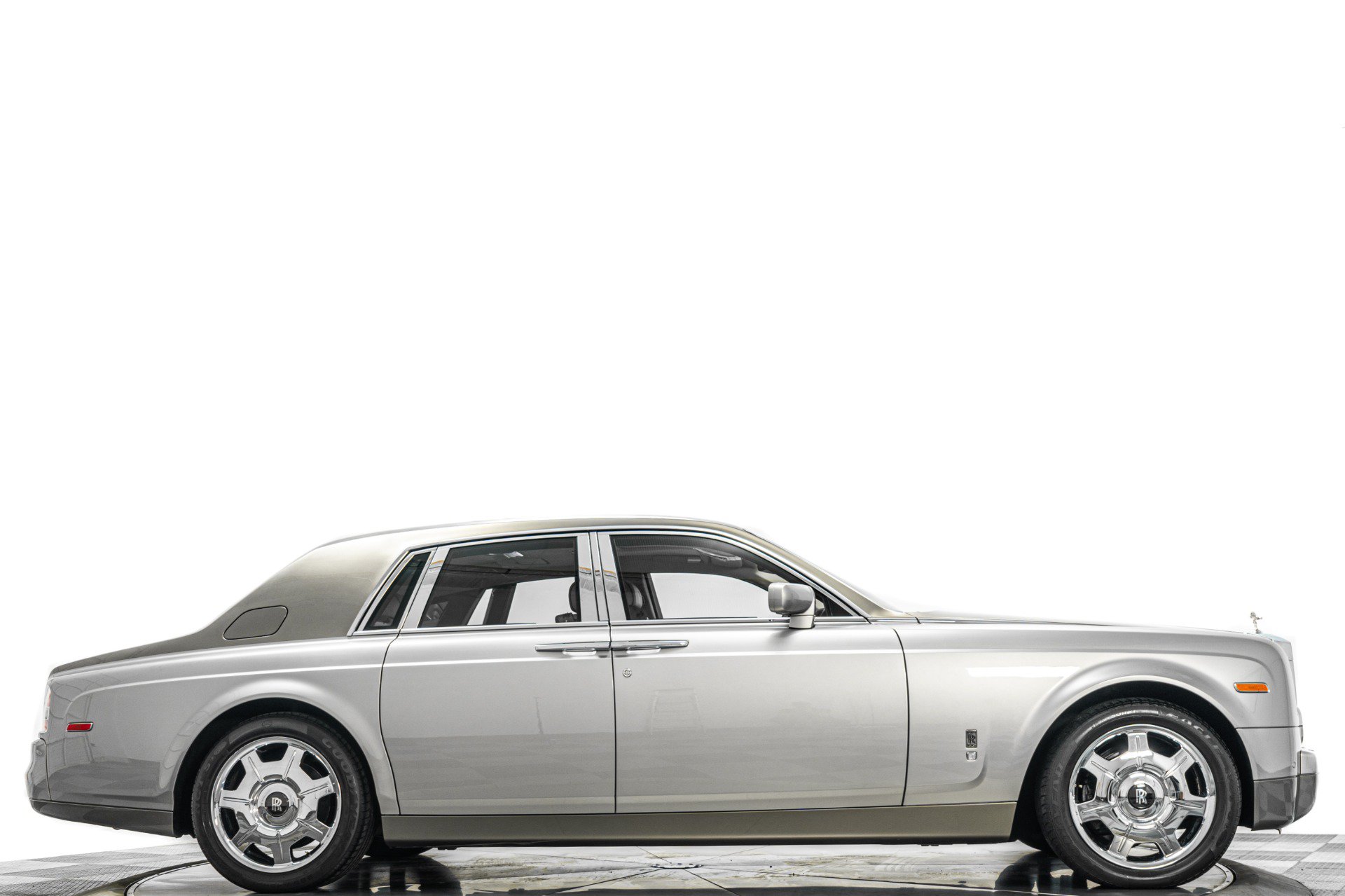 Used 2007 Rolls-Royce Phantom Sedan RWD image 2