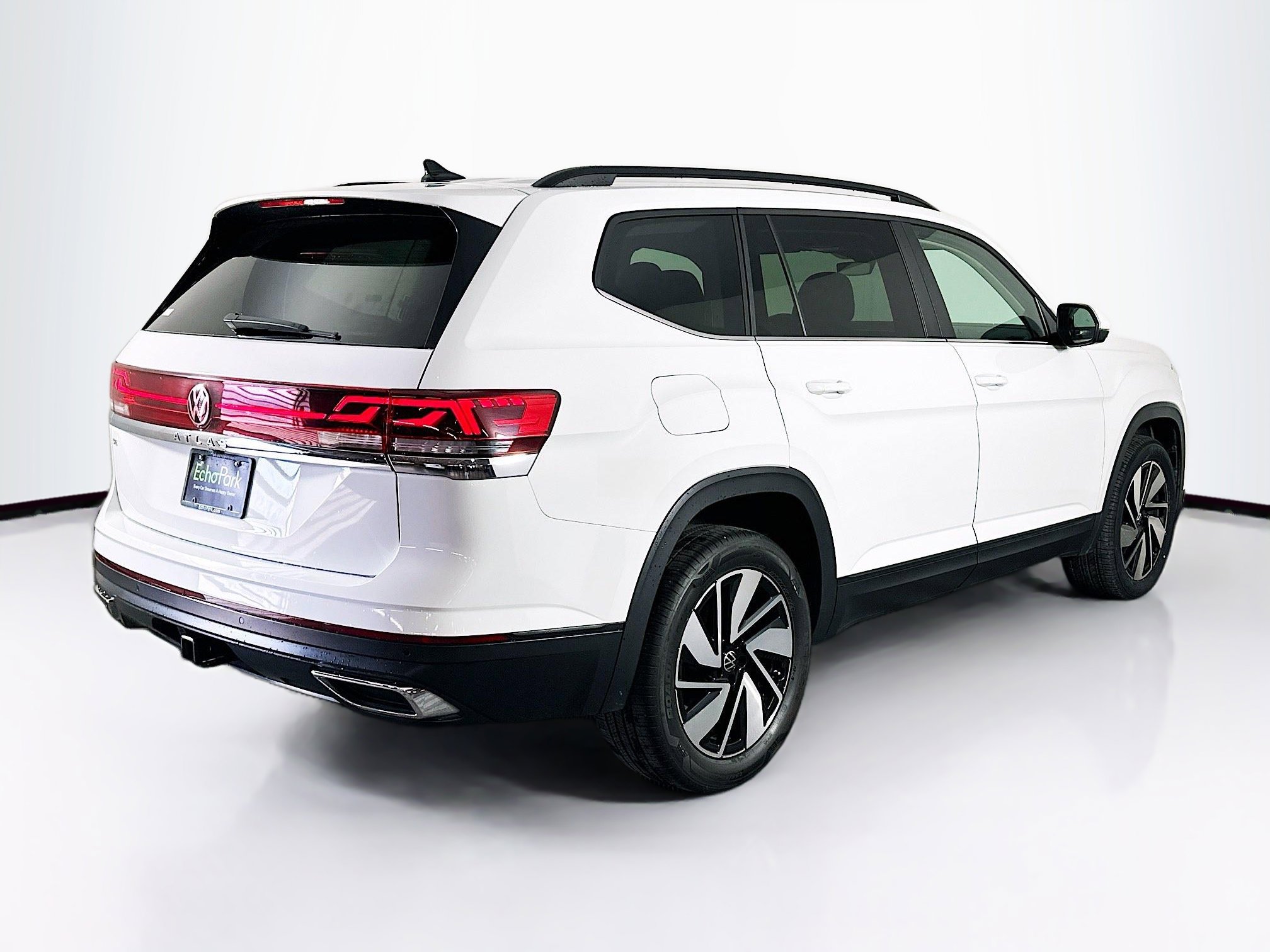 Used 2025 Volkswagen Atlas SE image 9