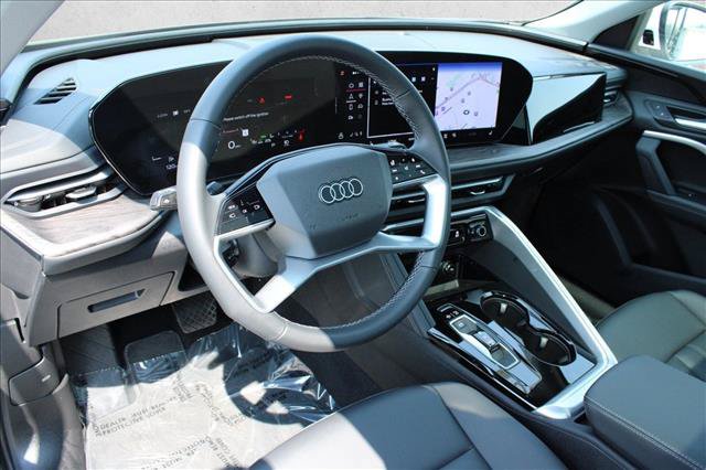 Used 2025 Audi Q5 Premium w/ Convenience Package AWD/4WD image 15