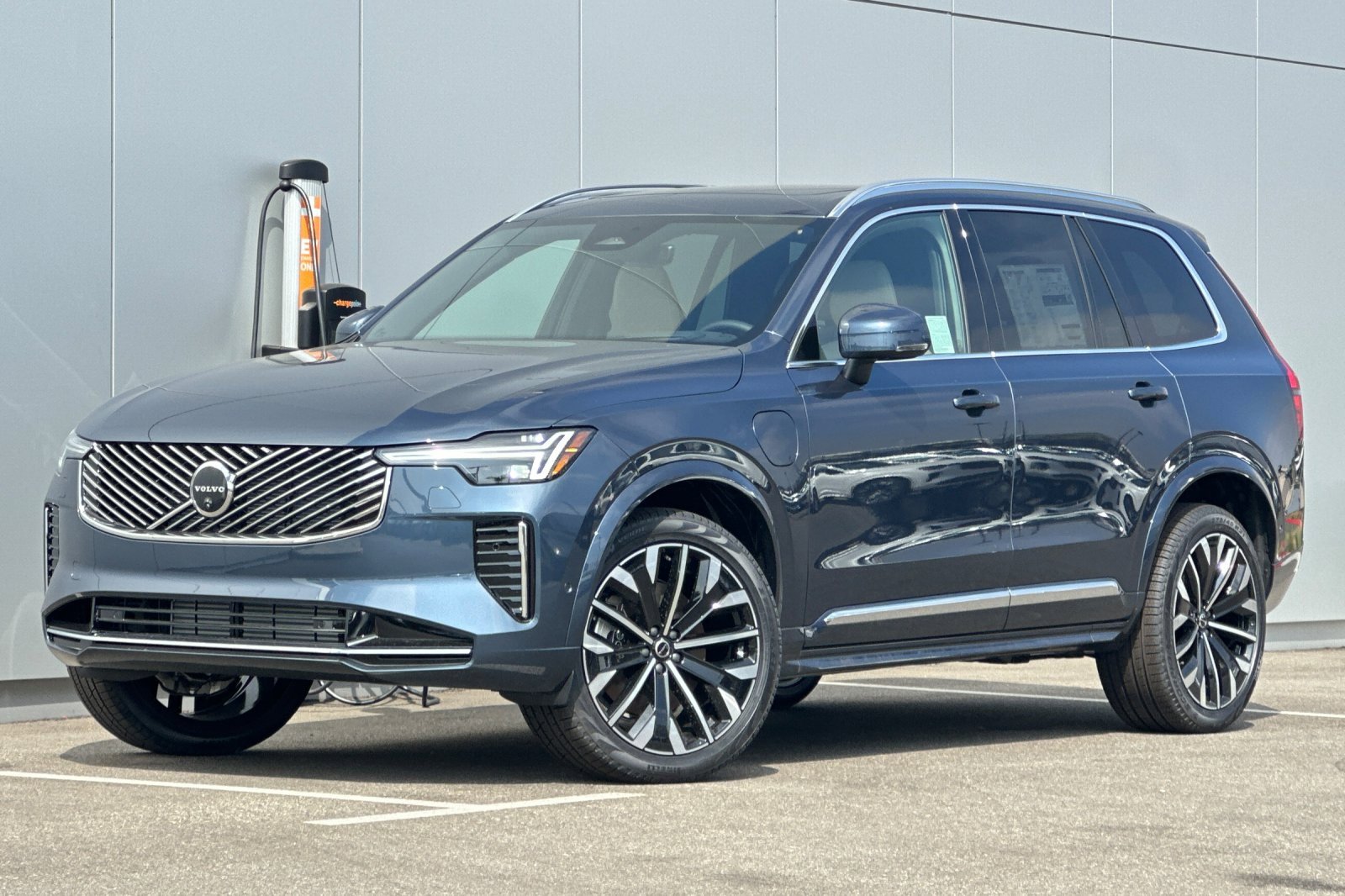 New 2026 Volvo XC90 T8 Ultra image 1