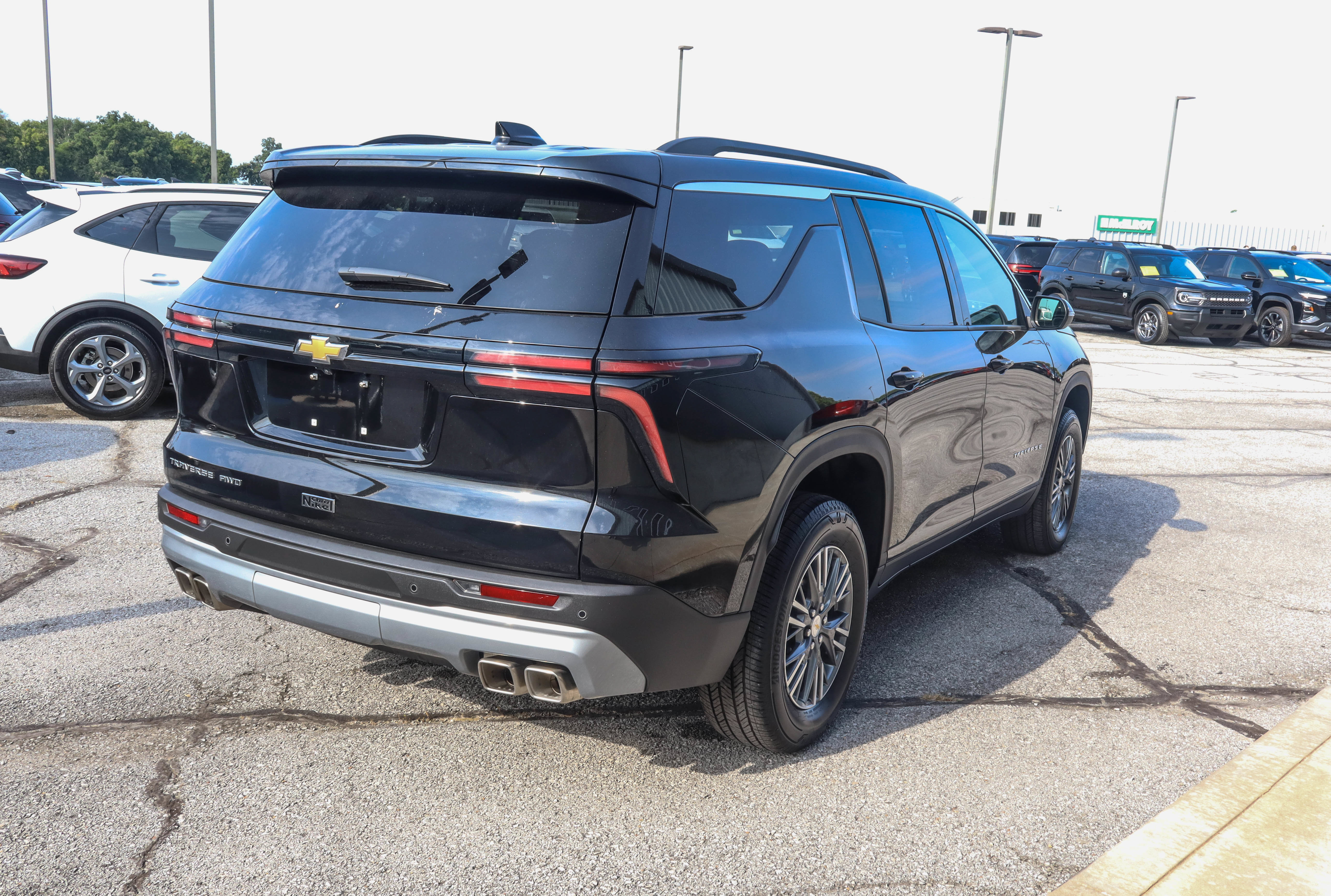 Used 2026 Chevrolet Traverse LT AWD/4WD image 4