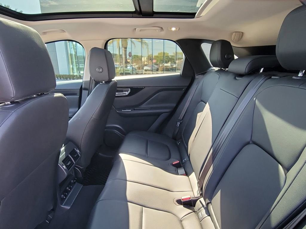Used 2018 Jaguar F-PACE Premium image 16