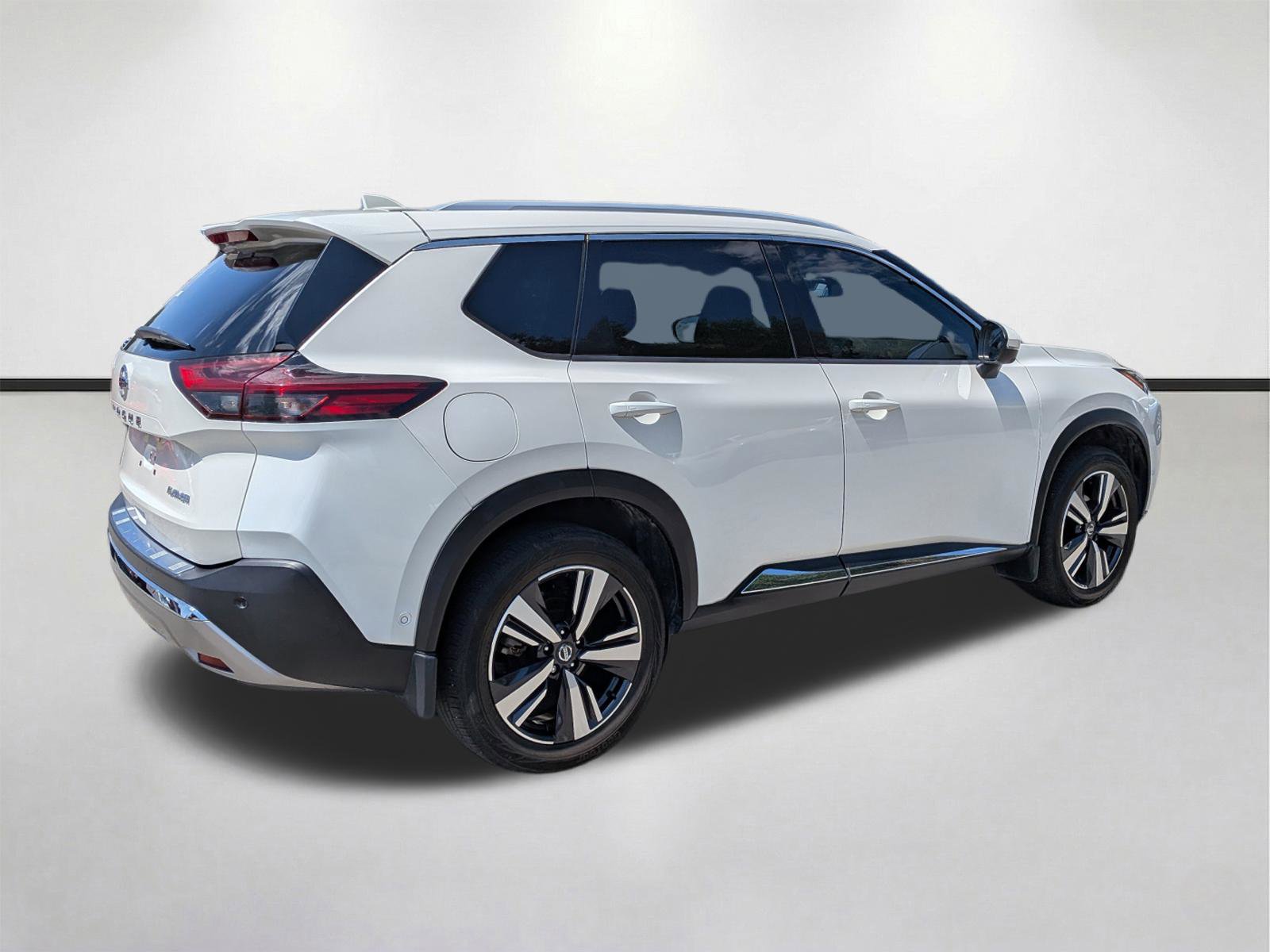 Used 2021 Nissan Rogue Platinum FWD image 4