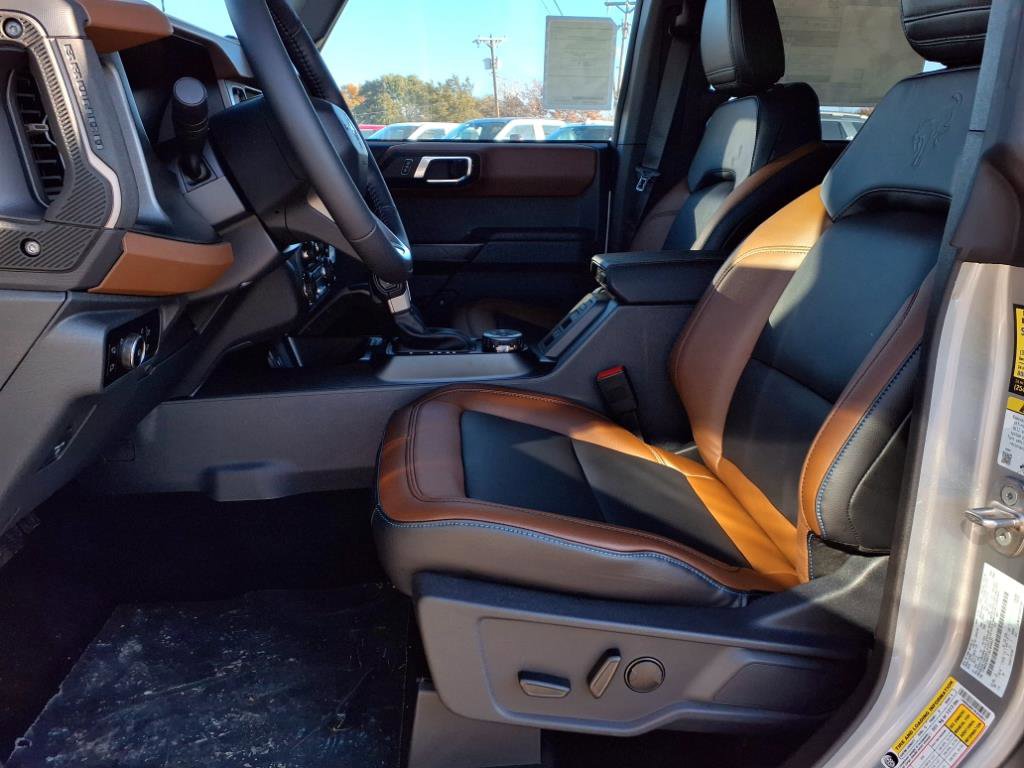 New 2024 Ford Bronco Outer Banks image 6
