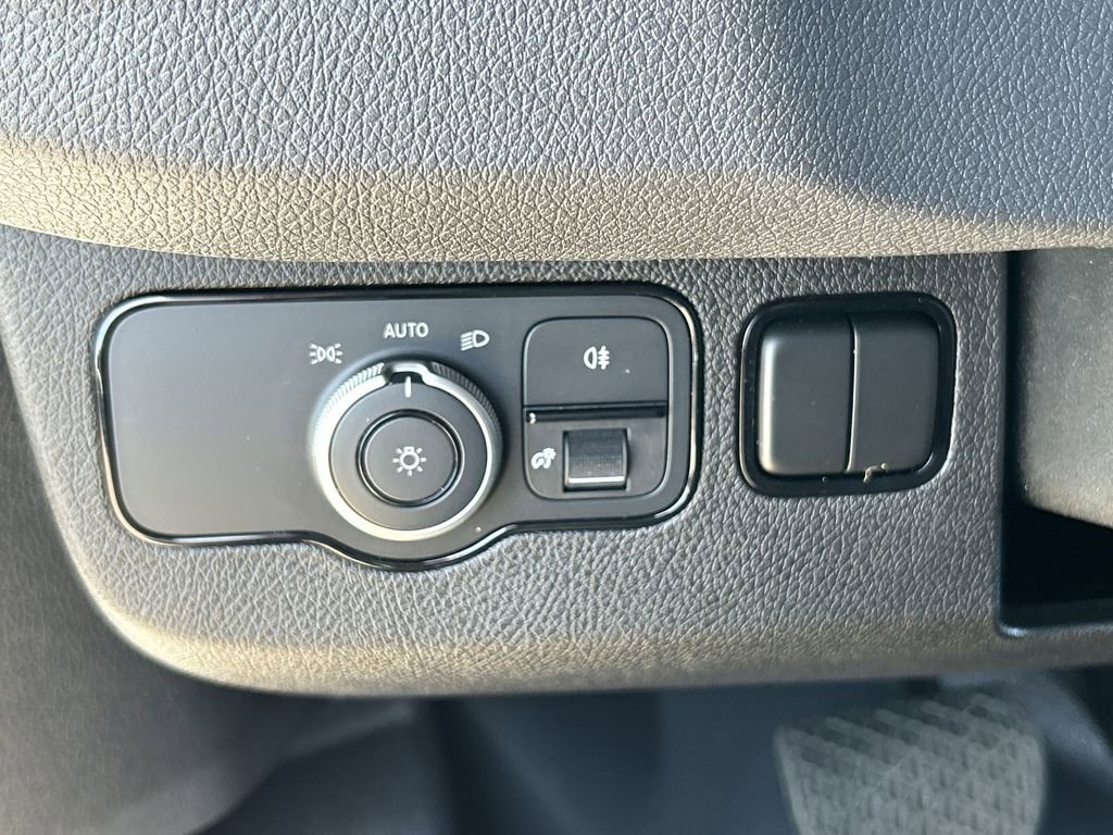 Used 2025 Mercedes-Benz Sprinter 2500 image 17