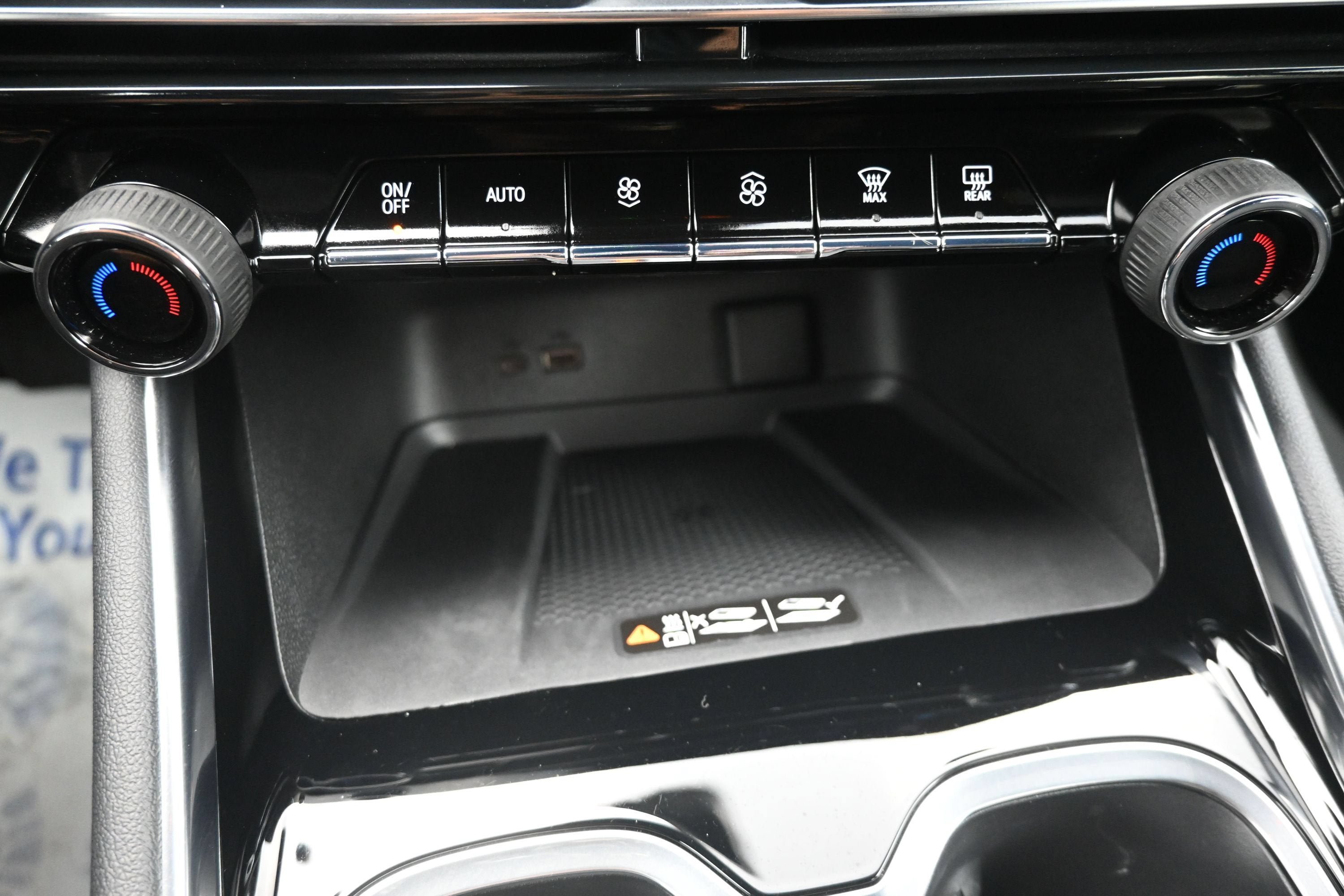 Certified 2025 Chevrolet Traverse LT FWD image 17