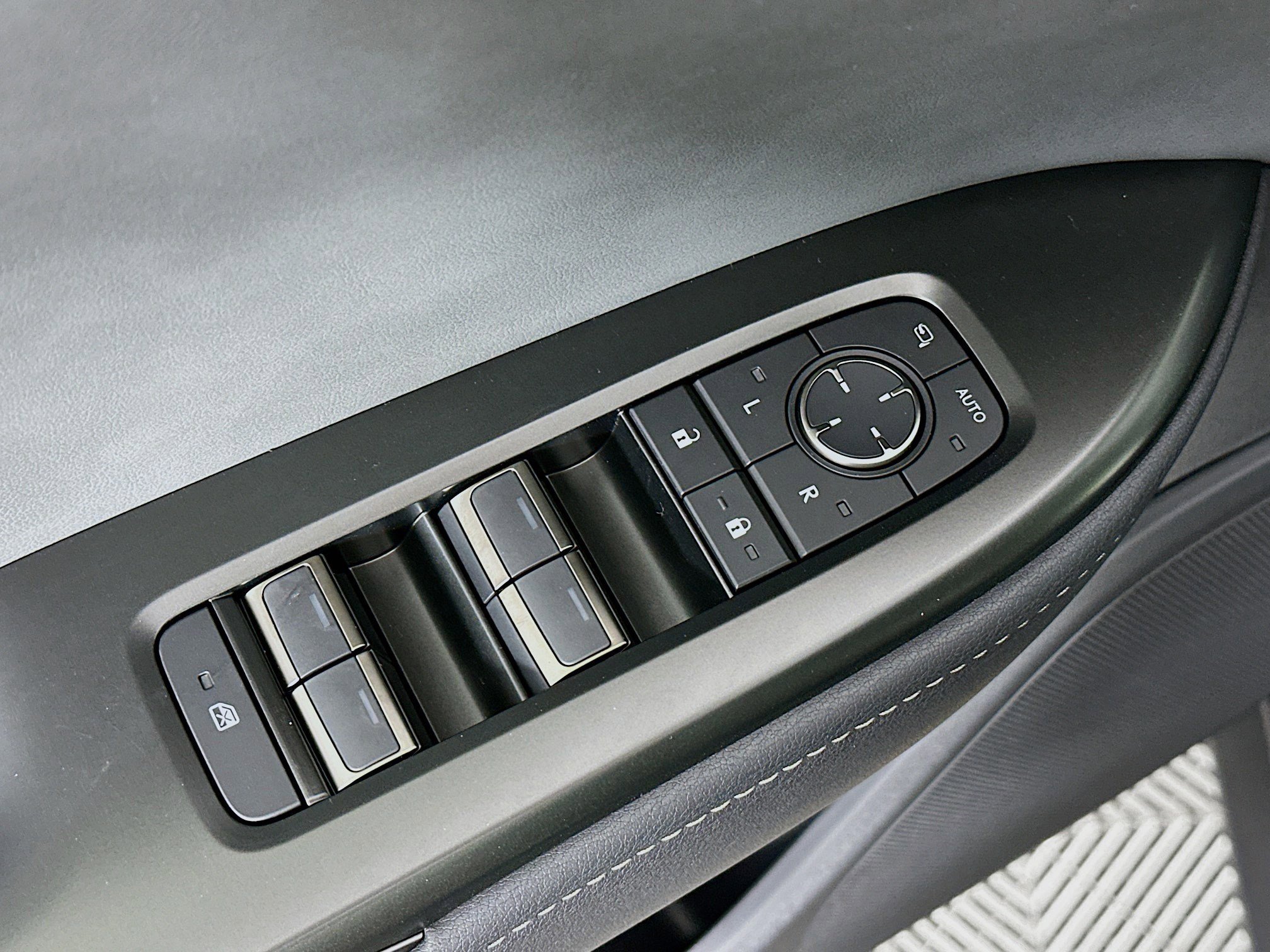 New 2026 Lexus RZ 450e AWD image 18