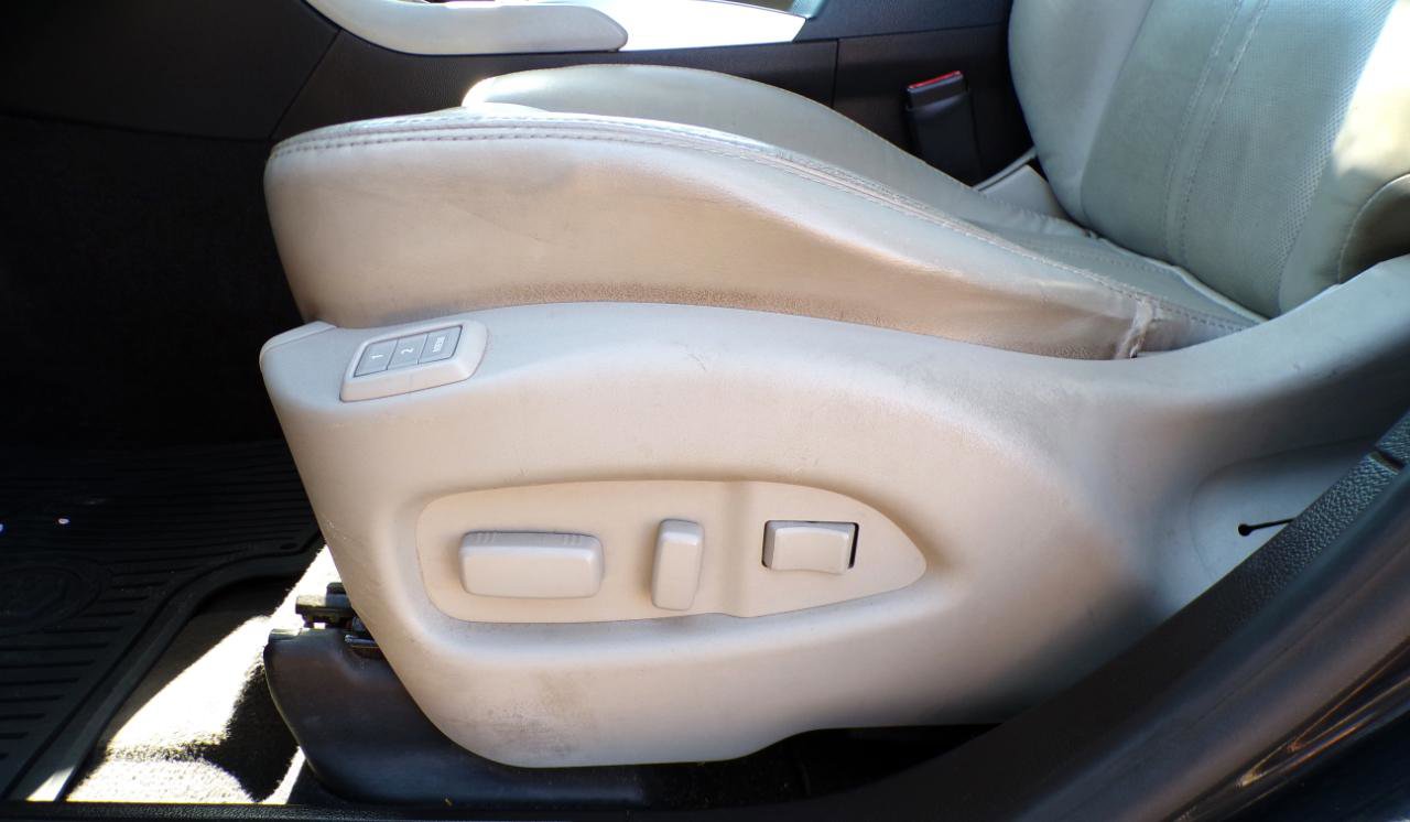 Used 2014 Cadillac SRX Luxury w/ Driver Awareness Package image 32