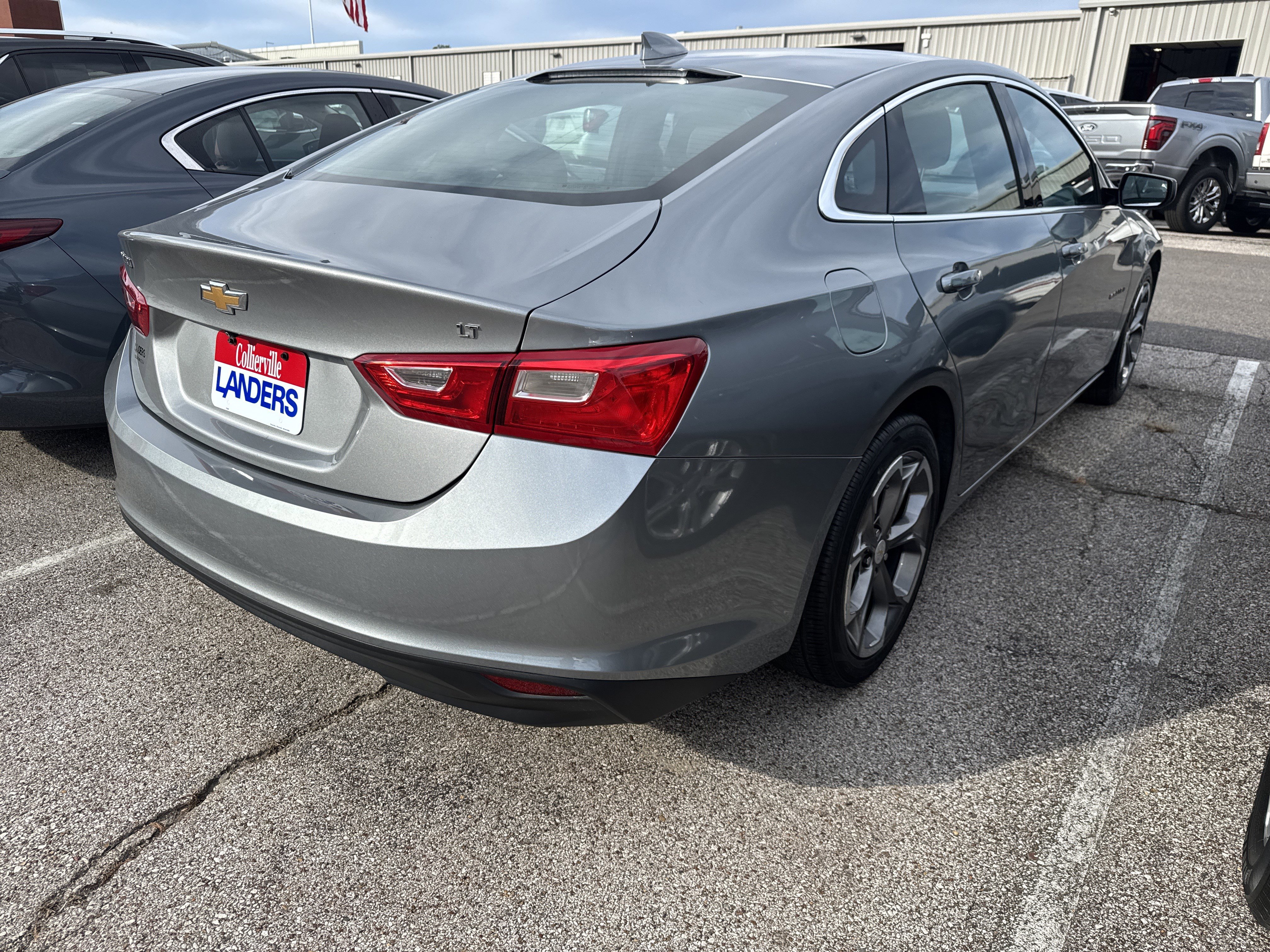 Used 2023 Chevrolet Malibu LT image 2