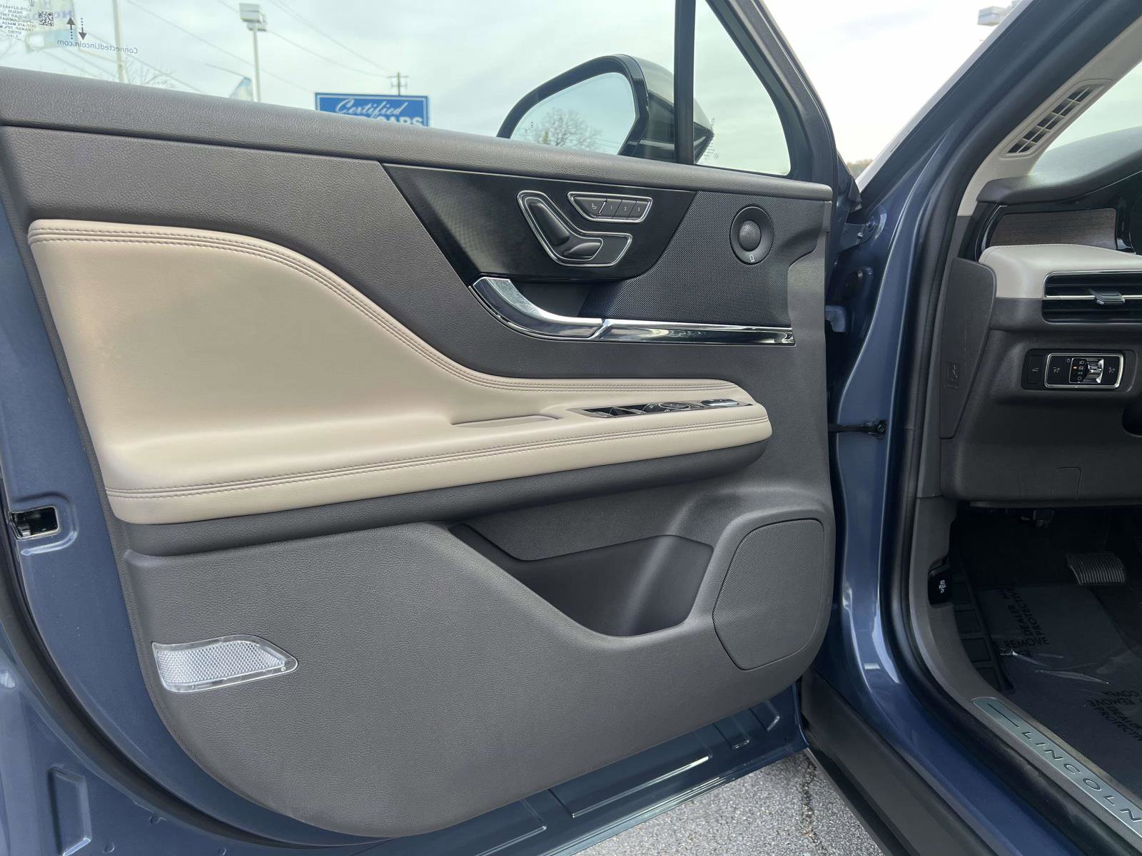 Used 2022 Lincoln Corsair Reserve w/ Equipment Group 201A image 17