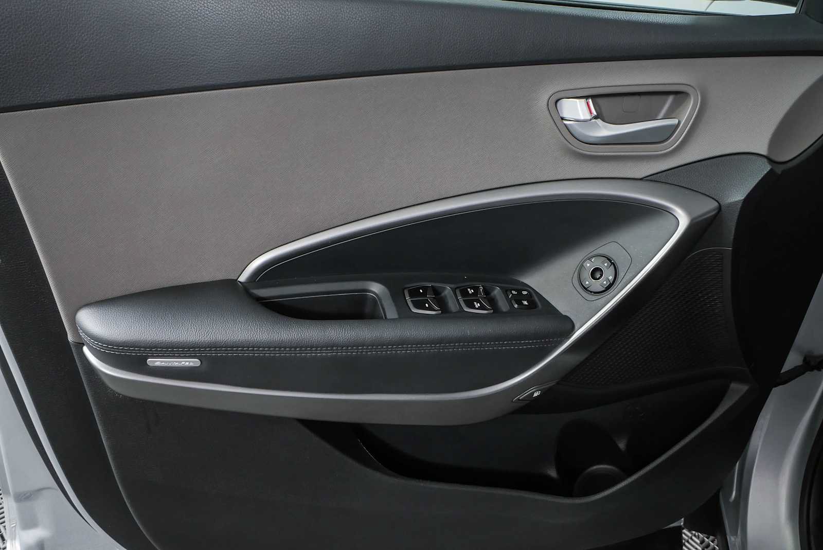 Used 2019 Hyundai Santa Fe XL SE FWD image 6