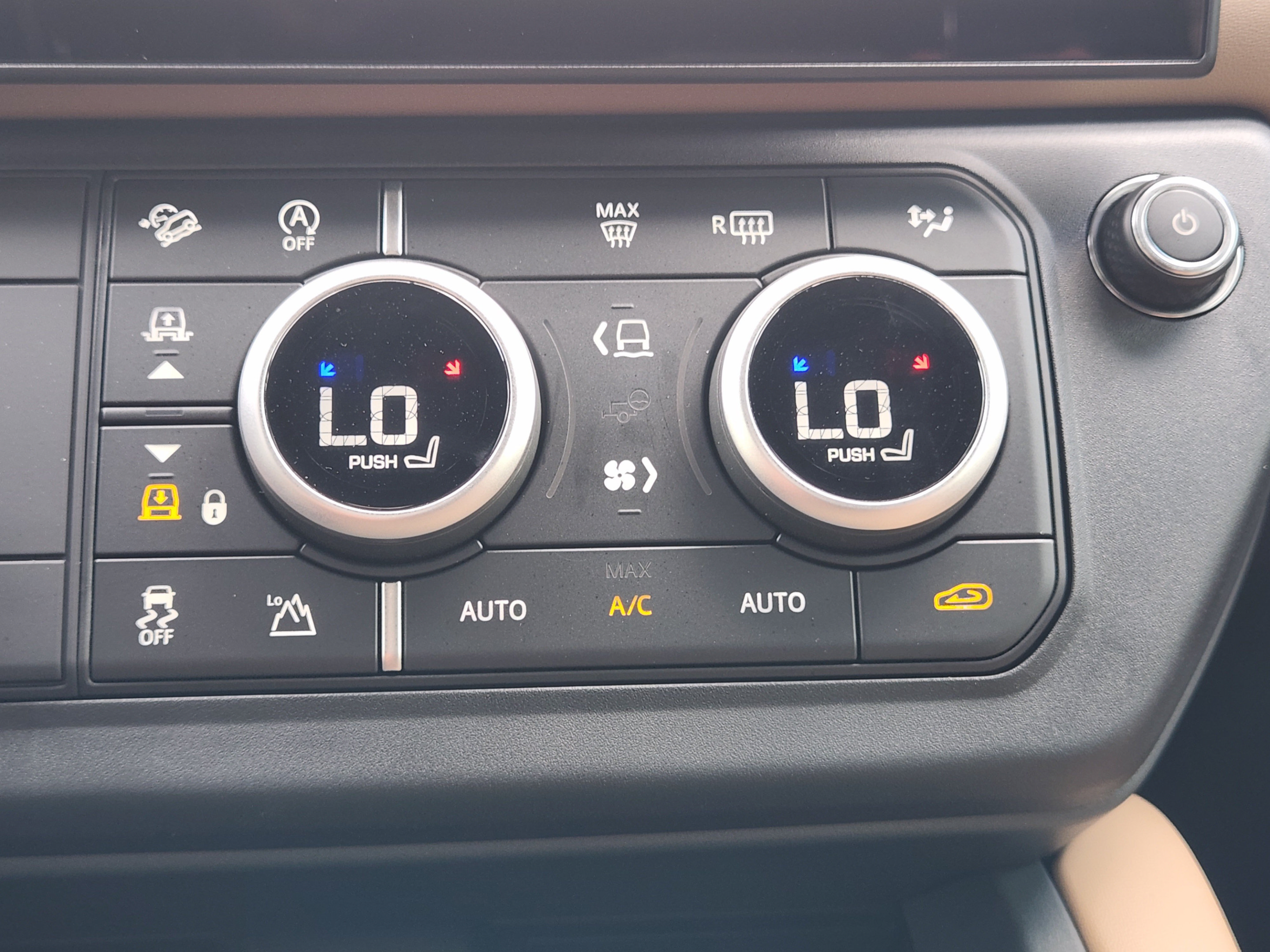 New 2026 Land Rover Defender 110 X-Dynamic SE AWD/4WD image 14