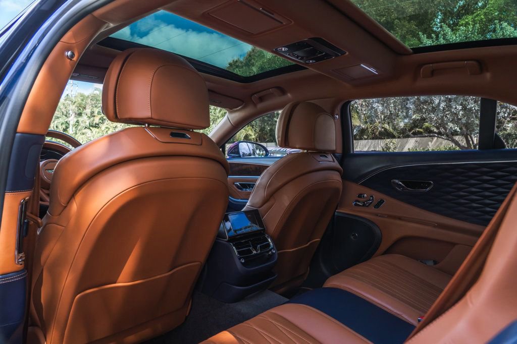 Used 2022 Bentley Flying Spur V8 image 20