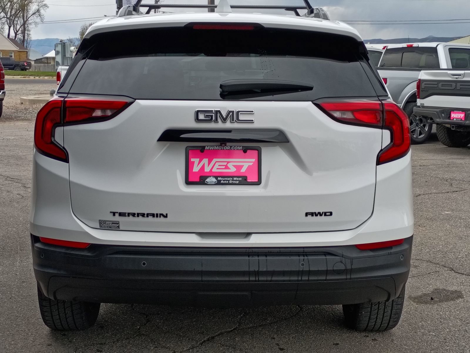 Used 2020 GMC Terrain SLE w/ Driver Convenience Package image 11