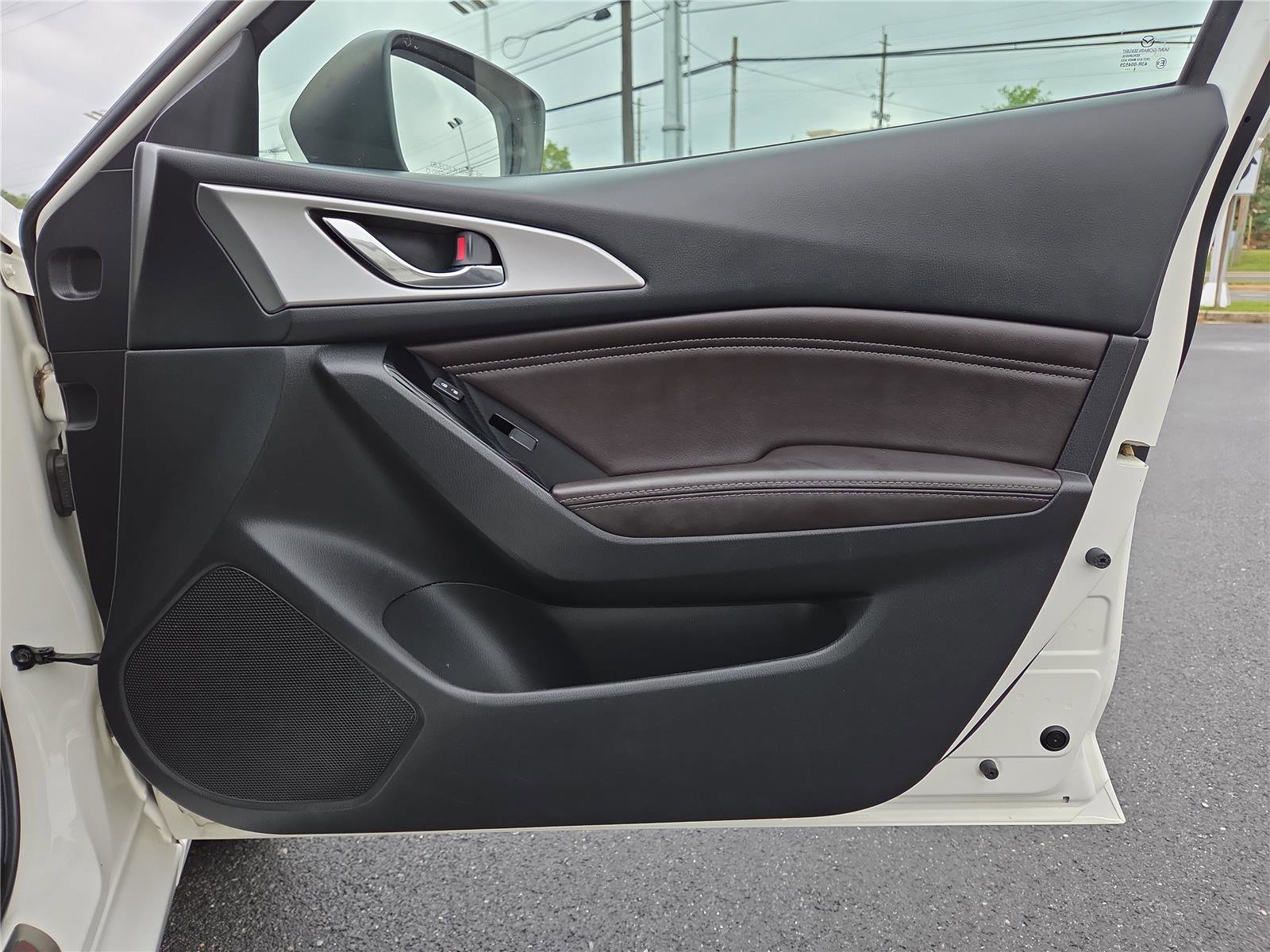 Used 2017 MAZDA MAZDA3 Touring FWD image 26
