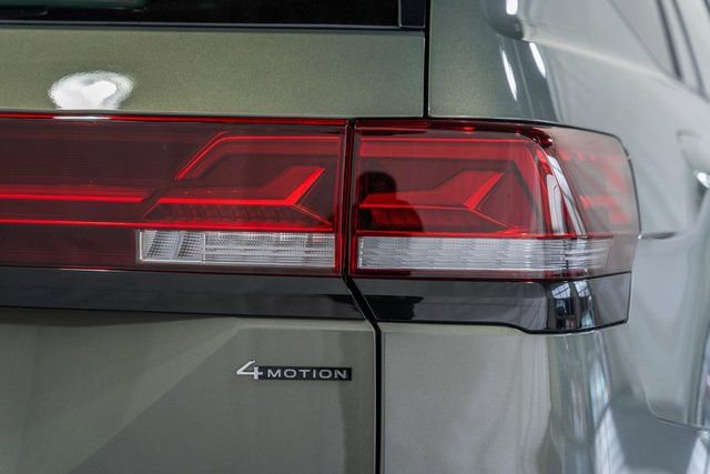 Used 2025 Volkswagen Atlas Peak Edition SE image 7