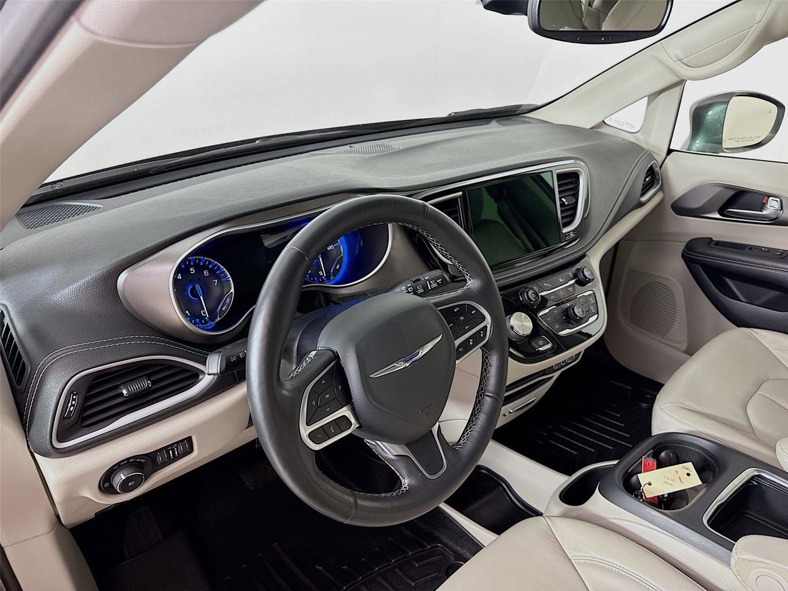 Used 2021 Chrysler Pacifica Touring-L AWD/4WD image 23