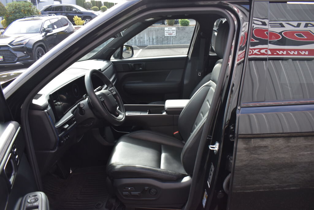 Used 2025 Hyundai Santa Fe Calligraphy AWD/4WD image 18