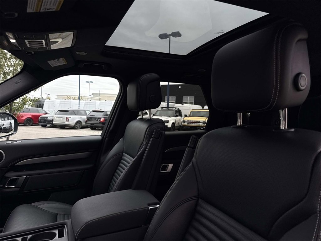 Used 2025 Land Rover Discovery Dynamic SE image 20