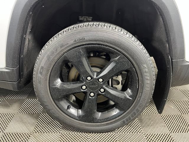 Used 2023 Jeep Grand Cherokee L Laredo AWD/4WD image 10