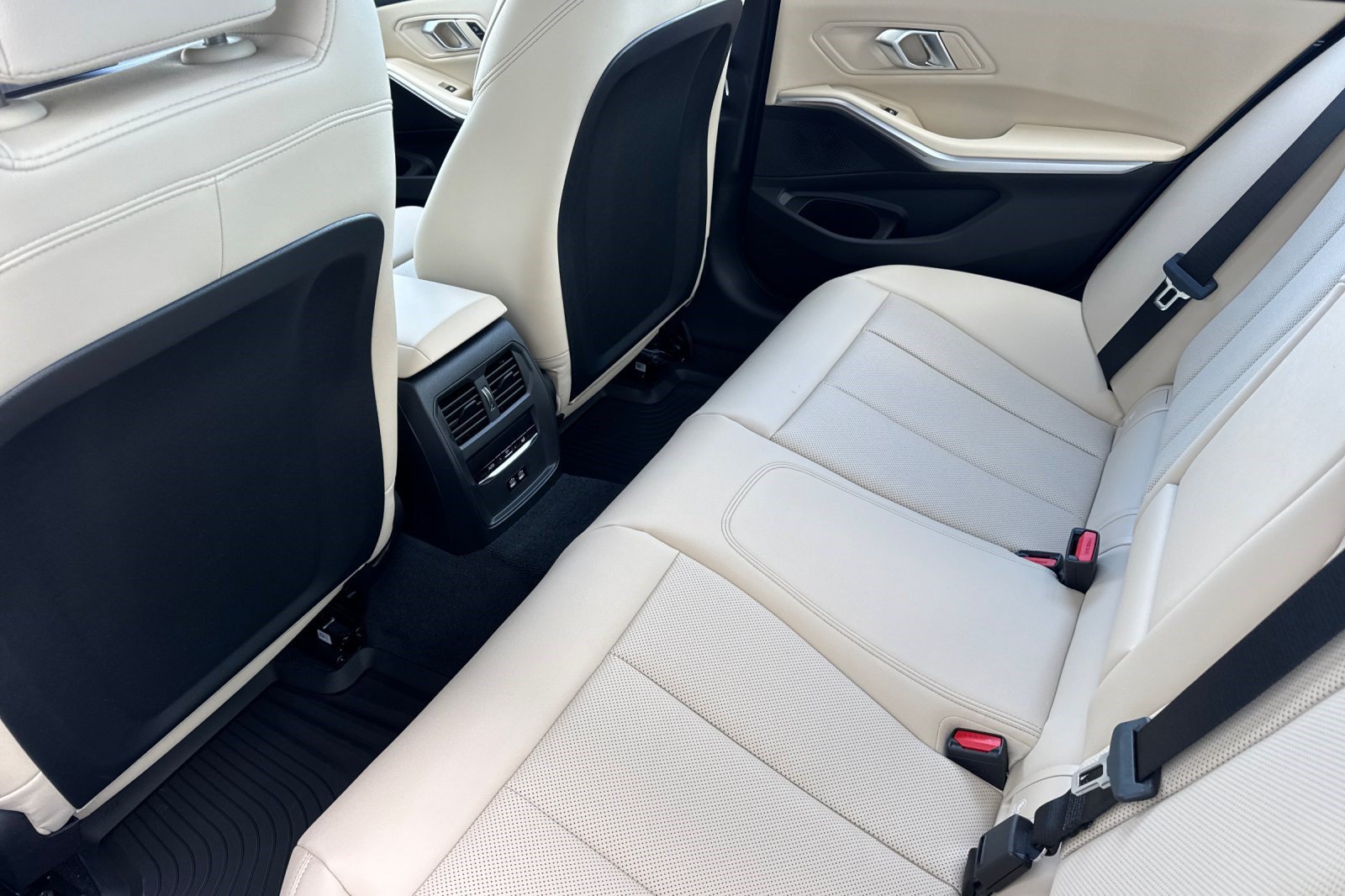 Used 2026 BMW 330i Sedan w/ Premium Package RWD image 26
