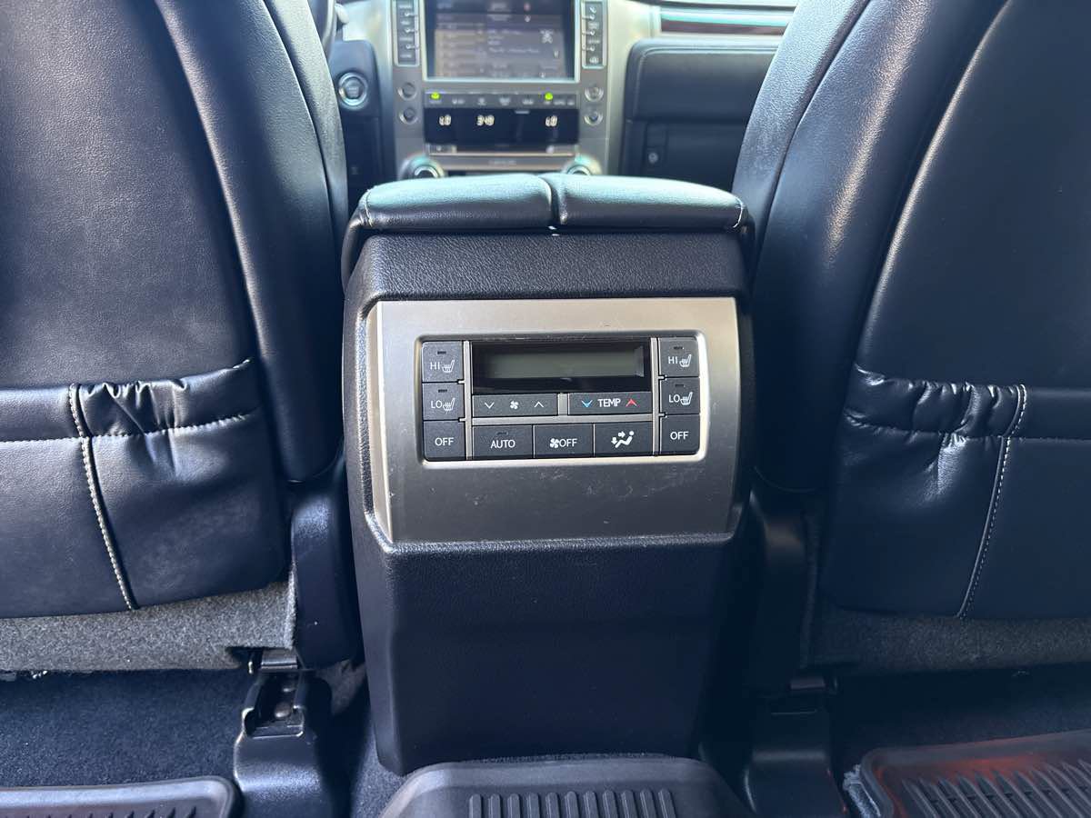 Used 2015 Lexus GX 460 Luxury w/ Preferred Accessory Package AWD/4WD image 11