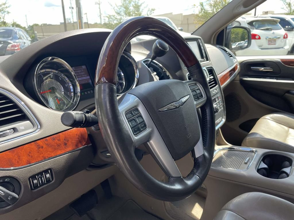 Used 2012 Chrysler Town & Country Limited FWD image 18