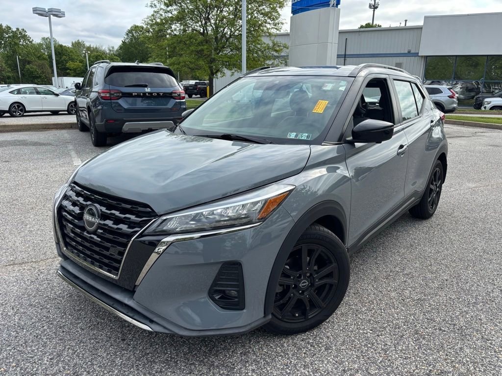 Used 2022 Nissan Kicks SR w/ Premium Package FWD image 1