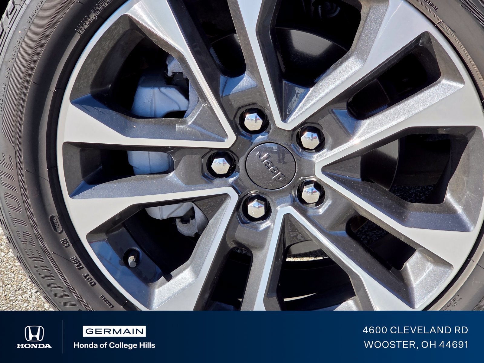 Used 2023 Jeep Grand Cherokee Overland AWD/4WD image 12