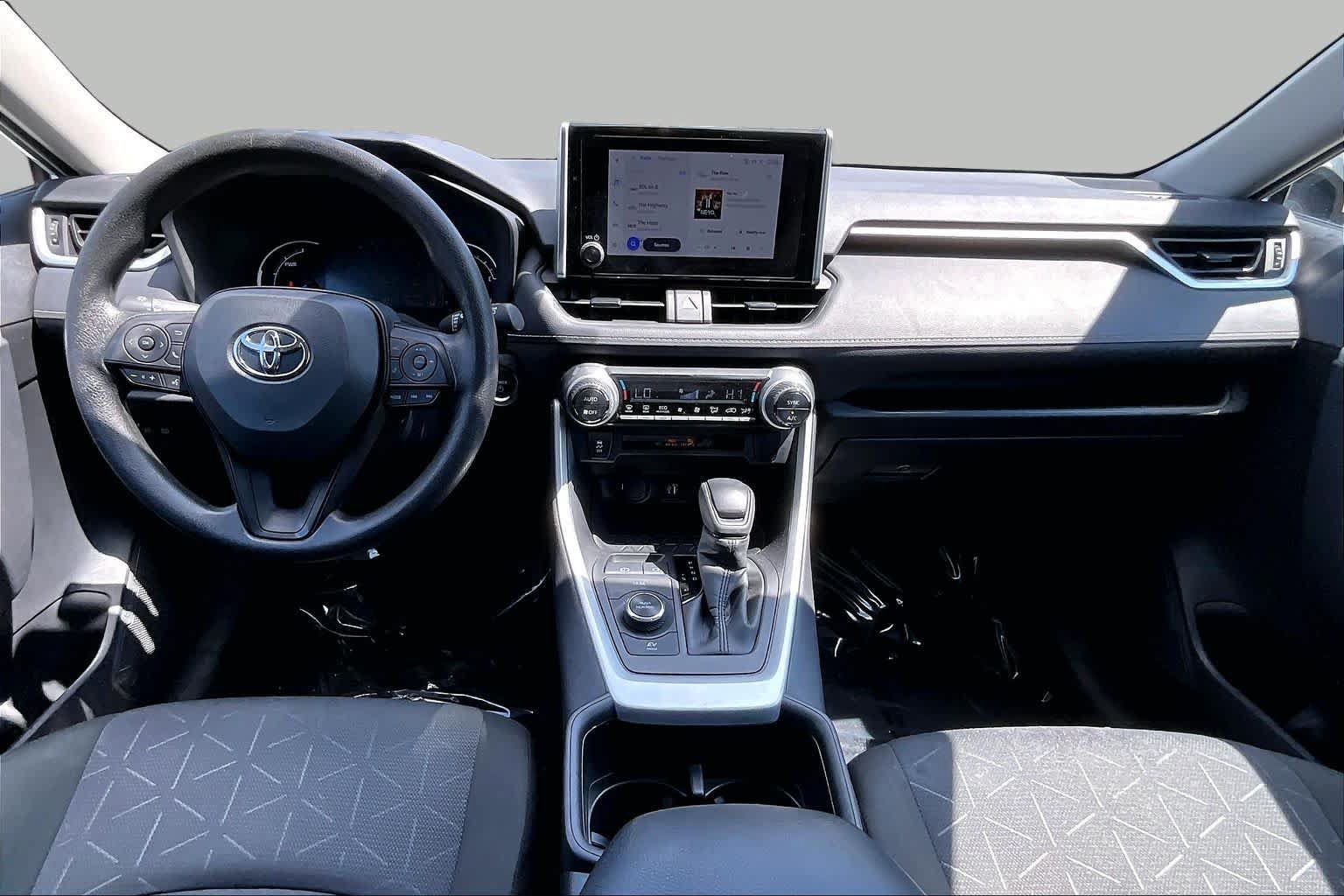Used 2025 Toyota RAV4 XLE AWD/4WD image 15