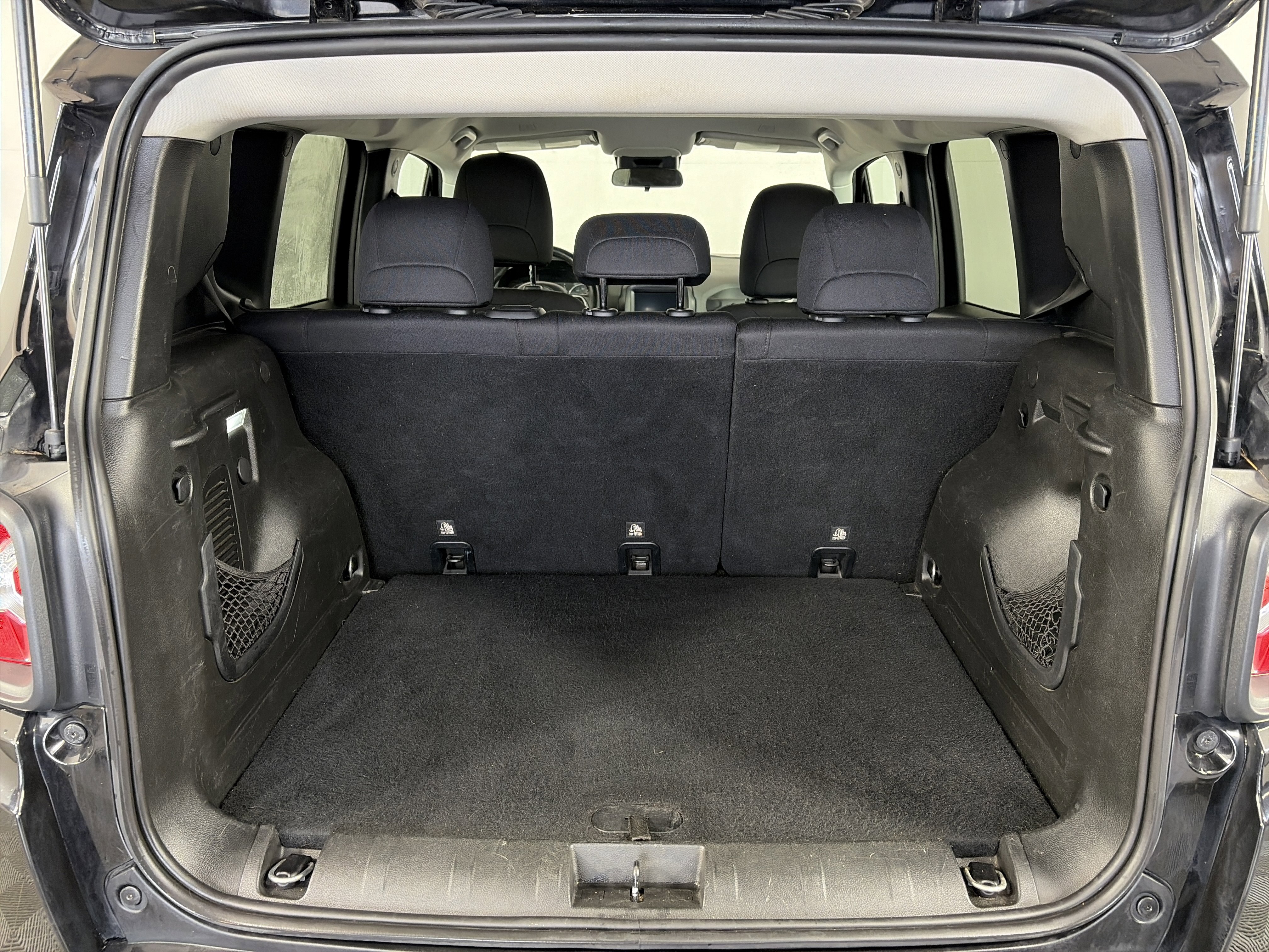 Used 2018 Jeep Renegade Latitude w/ Cold Weather Group image 14