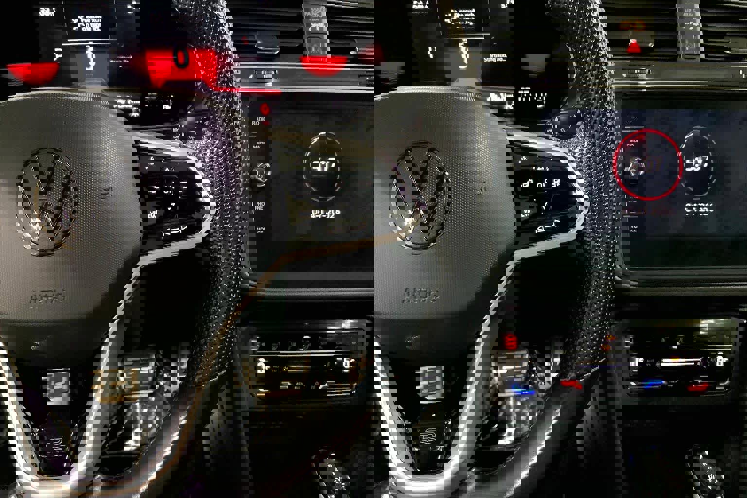 Used 2022 Volkswagen Tiguan SE R-Line image 25